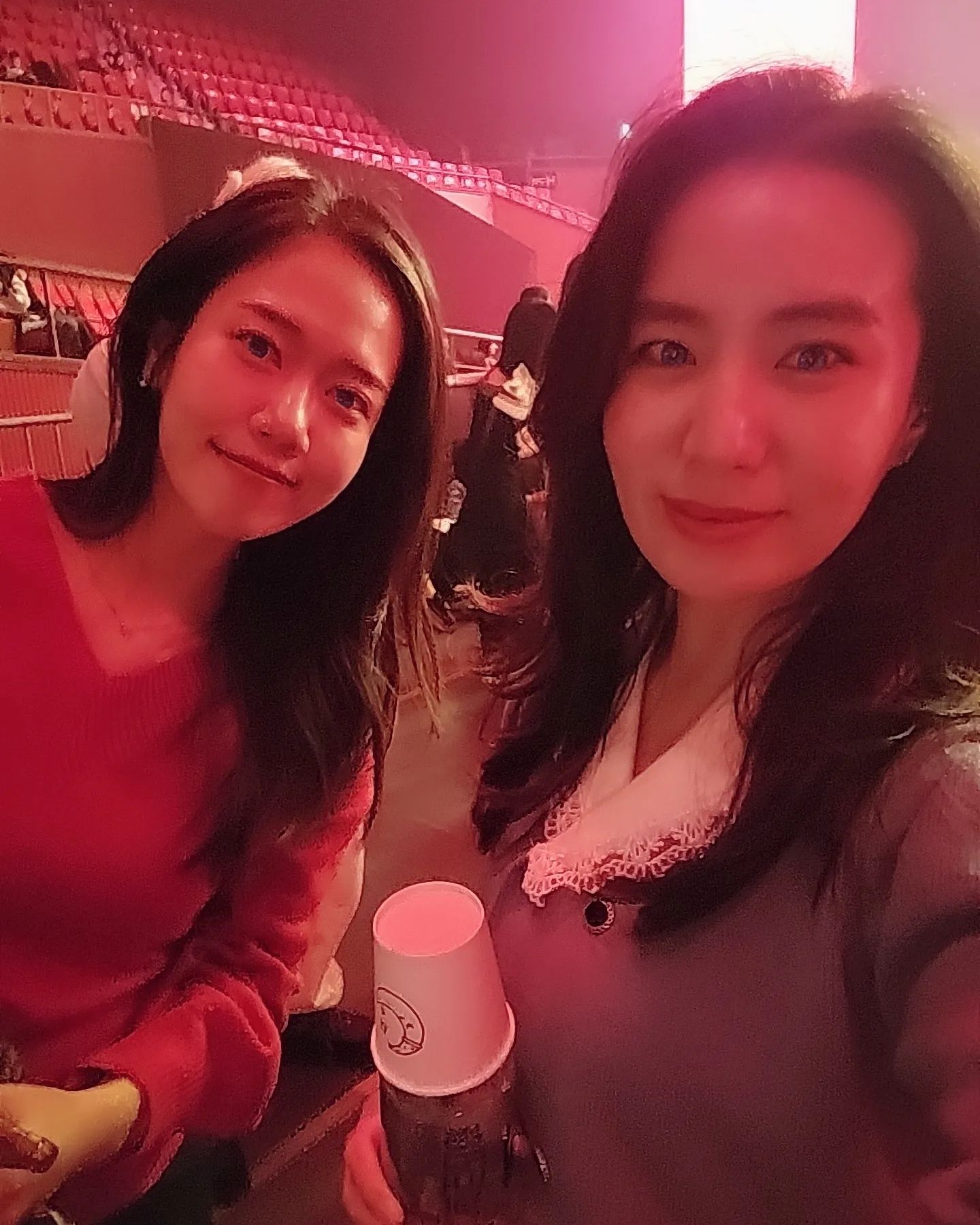 올해는 일하느라 싸콘 예매못했는디
가히 덕분에 올공 출췍했다👐👐
하필 정육점 조명에 빨간티는..
기가막힌 나의 초이스였군😏😏❤️‍🔥

계속 쟤 누구야? 알아?를 반복하다가
비와이가 아닌 비아이를 보며 힐링한 마무리😊😊

우원재라도 알아서 참 다행....❣️