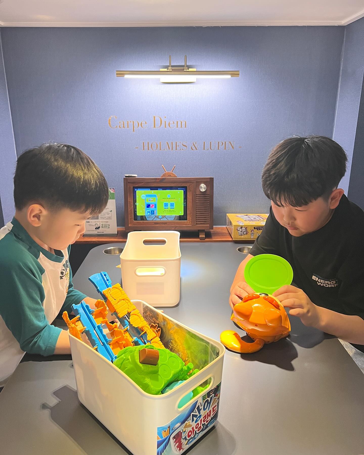 #주말일상 
시내 걸어가다가 입간판보고 그냥 들렸는데
생각보다 괜찮았던 보드게임까페..
애들이 좋아하는 보드게임도 많아서 두시간 순식간에 지나감
아직 못한 게임이 많아서 또 가야할듯ㅎㅎᩚ