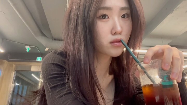 떨어지는 꽃을 보면서
인생은 살아가는 걸까 죽어가는 걸까 고민하는 F남자친구와 함께..^^

??: 죽기 전까지 사는거지 ;;