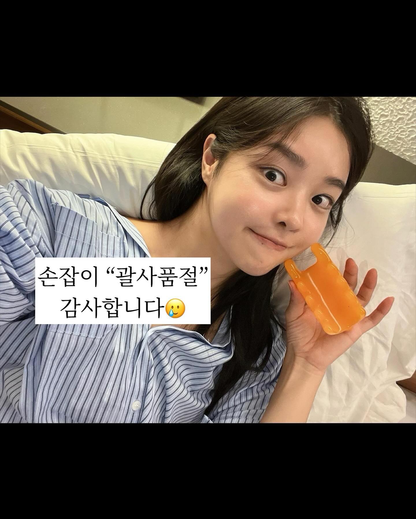 무소뿔 괄사 품절 안내

순식간에 ㅜ 다 나가서 완전 멘붕이예요 ㅠ

노하우 편지 꼼꼼히 동봉해서 보내드릴께요🙇🏻‍♀️
#이번주는 택배만 싸는 주간이 될꺼 같아요ㅠㅠ
(3~5일 걸리는점 양해부탁드려요🙇🏻‍♀️)

샤워부스안에👌🏻
화장대앞👌🏻
쇼파옆👌🏻

손이잘가는데 두고서 !! 좋은습관만드는데
#꼭 도움이 되길 바라요🙋🏻‍♀️

#구매성공못하신분들
#다음달에도 돌아와요👌🏻
#더 많은 수량준비하겠습니다🙋🏻‍♀️