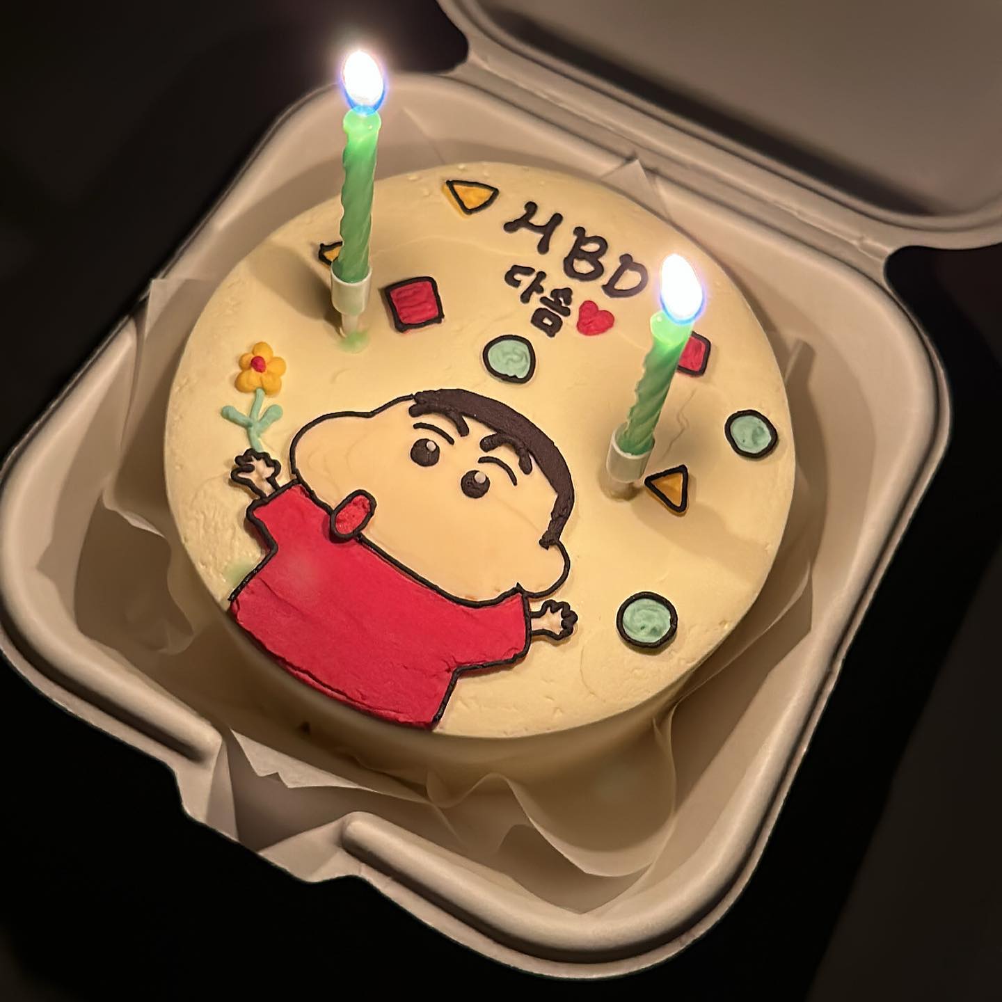 내 첫 조던은 대놓고 신발 박스 사이들 속에 놔도 몰랐던 생일선물로 시작*⸌☻ັ⸍* 섭이랑 같이여서 행복했던 생일  끝ෆ˘ᗜ˘ෆ