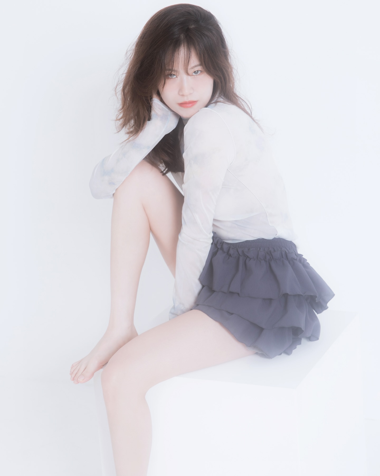Hi guys ☺️ Hola ! 

업무에 철저한 천사 누구보다 칼같이 일하고 차가운척 행동하지만 정작 중요할때 정에 휘둘리는 천사

Angel who works very professionally and looks like cold-hearted person , but she get swayed by affection for important suff

👗plasmasphere_offi 
시원한 소재의 치마 바지, 색감은 진회색에 청을 한방울 섞인듯한 먹색
에이라인으로 예쁘게 내려와서 몸매도 좋아보이고
바지아랫단 레이스디테일이 심쿵포인트!
허리는 밴딩이라 펀하게 사이즈 고르먄 되어오

#플라즈마스피어 #plasmasphere #wconcept #wconceptkorea #더블유컨셉 #ootd #ootdfashion #fashion #fashionblogger #fashionstyle #fashionnova #koreafashion #koreanstyle #kfashion #패션 #패션그램 #패션코디 #패션모델 #사진 #photography #photo #플레어치마 #플레어치마바지 #치마바지 #여름옷추천 #여름옷 #여름옷코디 #휴가 #휴가룩#moda