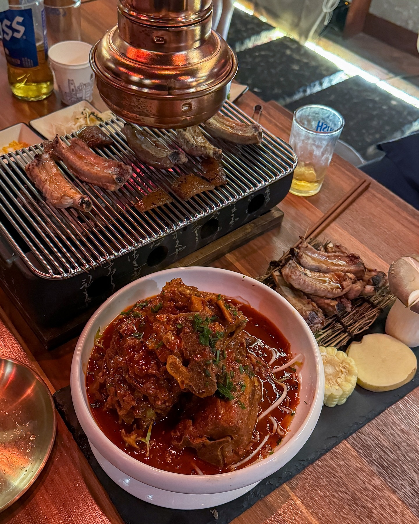 #협찬 

맛있는 쪽갈비와 뼈구이로 유명한 연산동 고담이
서면2번가에 직영점을 오픈하여 방문해봤어요.

최상급의 국내산 쪽갈비와 신선한 국내산 냉장뼈를 사용하여
잡내가 없고 고소한 육즙과 부드러운 육질이 일품👍🏻
고퀄리티 사이드음식에 합리적인 가격까지!

맛도 있고 고기 야들야들 맛있어서 좋았어요.
매장 넓고 쾌적하고 깔끔하고 맘에 더 들었💕
사장님도 친절하여 서면에 고기 먹으러
다음에 또 가고픈 고담 서면 직영점이었습니다😊

📍고담 서면 직영점
🏷️ 부산 부산진구 동천로85번길 30 지상1, 2층
⏰ 17:00 - 02:00 (라스트오더 01:00)
☎️ 0507-1351-2887
단체이용가능, 포장가능

.
.
.
.
.
#서면맛집 #서면고기집 #부산뼈구이
#서면술집 #서면쪽갈비 #부산쪽갈비