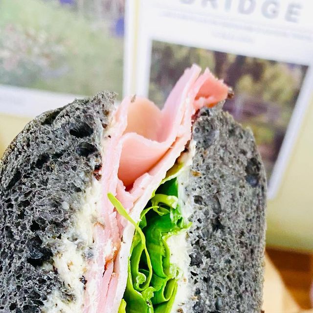 마윤희 on Instagram: "#광고 
방이동에 맛있는 샌드위치 가게를 다녀왔어요 
트러플 잠봉뵈르 루꼴라가 너무 맛있었고 고급진 맛이라 트러플 향이 너무 좋아서 
계속 생각날거 같은 맛 😃👍🏻 

#로드샌드위치 #잠실샌드위치 #방이동샌드위치 #송파샌드위치 #샌드위치 #샌드위치맛집 #서울관광 #서울여행 #한국관광"