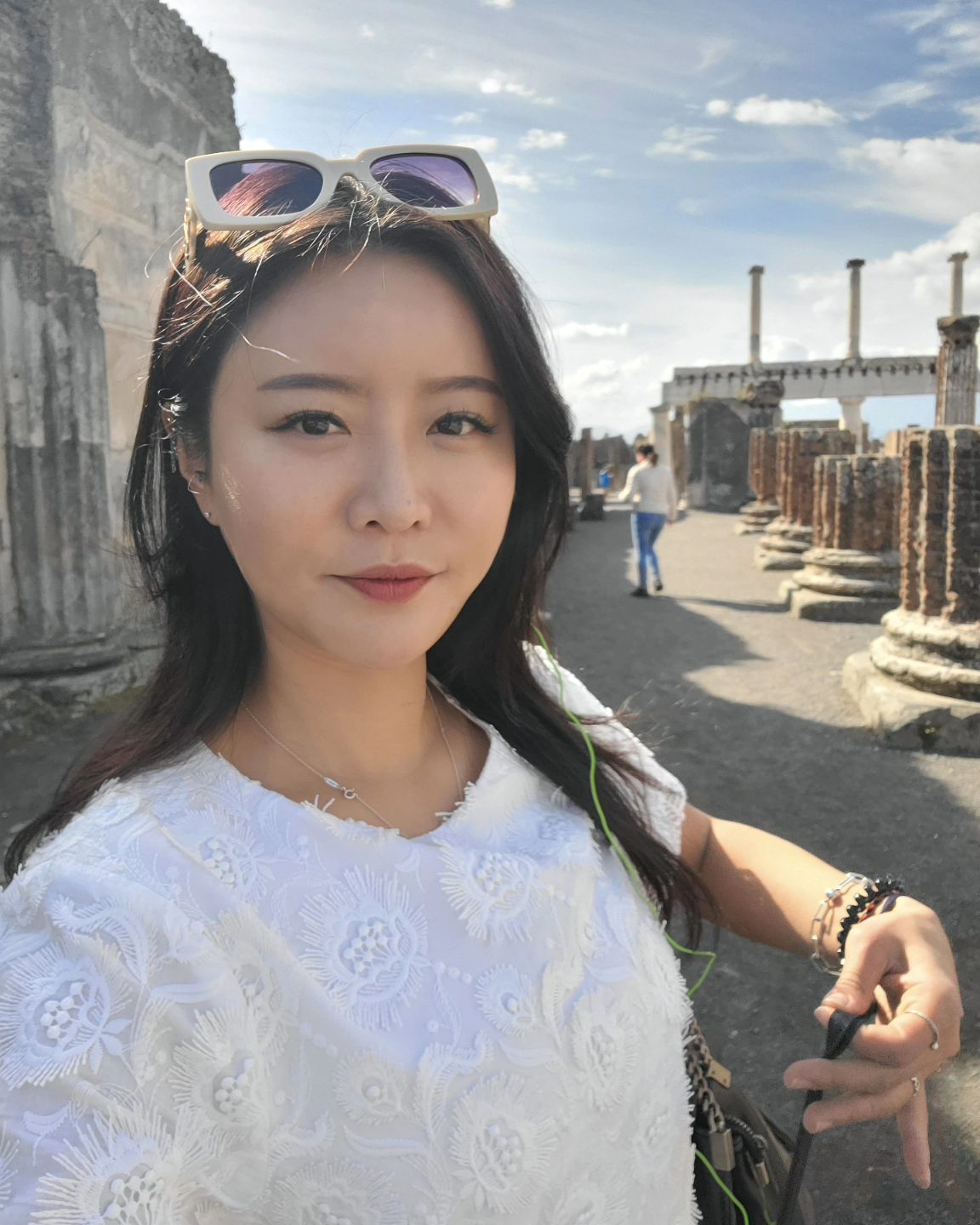 아 백팀!! 왜 이렇게 뚱뚱하게 찍어줘욧!!??라고 뭐라 했는데
알고보니 내가 살크업 중이었던 건에 대하여.......🤔ㅋㅋㅋㅋㅋㅋㅋ
백팀...... 내가 미안해요....🥲🤣
메인은 혼자 찍은 얼빡샷이지만?
사진 잘 찍어주는 사람들 최고야🫶🩵❤️

별 기대치가 없었어서 좋았던 #이탈리아🇮🇹 일주
#포지타노 #아말피 #폼페이 #이탈리아남부투어
나 스페인, 아프리카, 남미는 언제 가보누?.......

숏츠 만드려고 영상 많이 찍었는데 이놈의 귀차니즘...
하나님 부처님 알라신 내 귀차니즘 좀 없애줘 help.