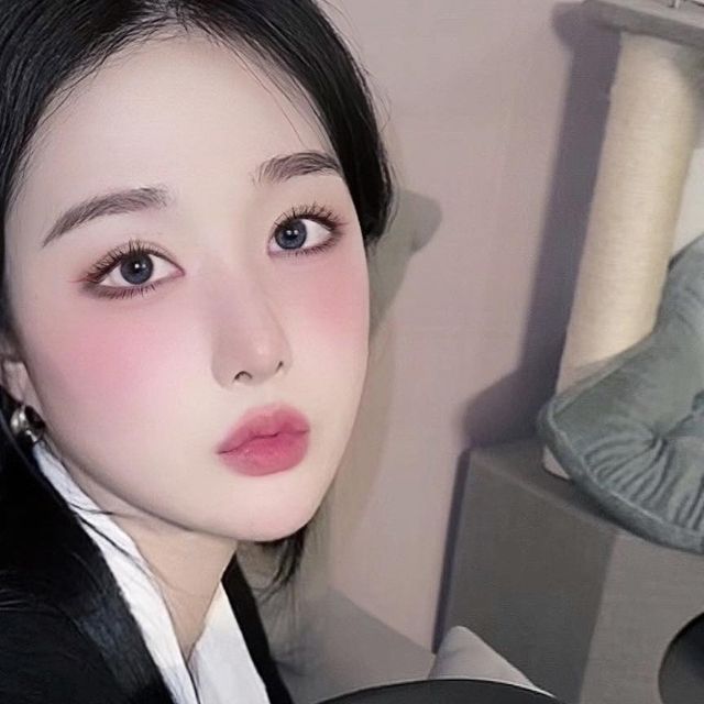 하루나 on Instagram: "#광고 @lodinattofficial 직장인+대학생들이 들고다니기 너무 좋은 ‘로디나트 클러치백팩’🤍 평소 업무를 위해 가방에 아이패드나 노트북, 화장품까지 잔뜩 들고다니는 나