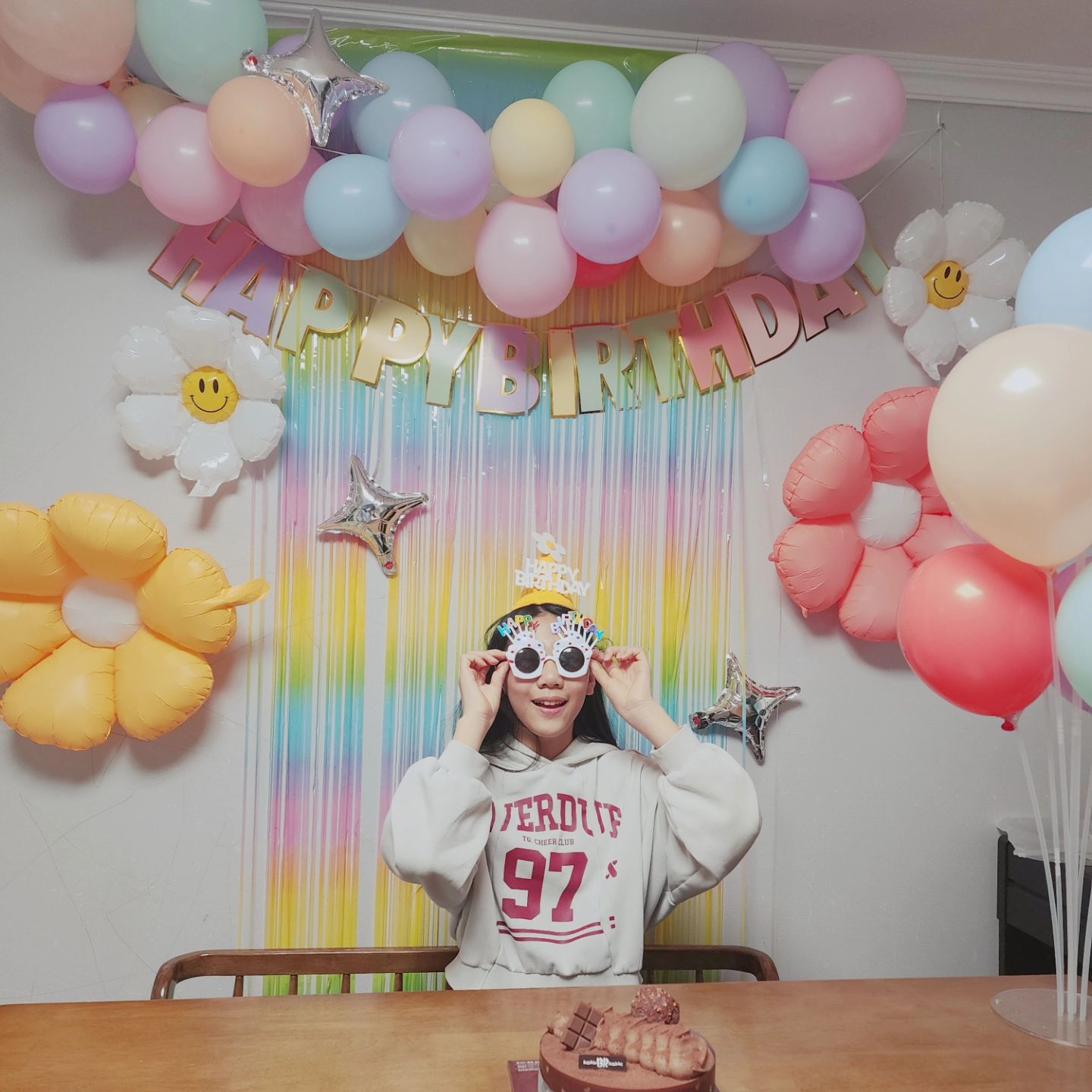 너의 생일을 축하해🎉🎉
우리집 사랑이 큰딸 생일인 오늘!!
마침 주말이라 점심에 좋아하는 메뉴로 생일상 차려줬어요

오늘 하루는 사랑이가 하고 싶은거 하기❤️
국립세종수목원에서 마법사도 되어보고
예쁜 카페에서 음료와 빵도 먹구요

직접 고른 아이스크림케이크에 촛불도 불었지요🎂

오늘 하루는 행복한 하루였기를🙏

#생일 #생일파티 #국립세종수목원 #집밥 #생일상 #생일밥 #홈쿡 #요리