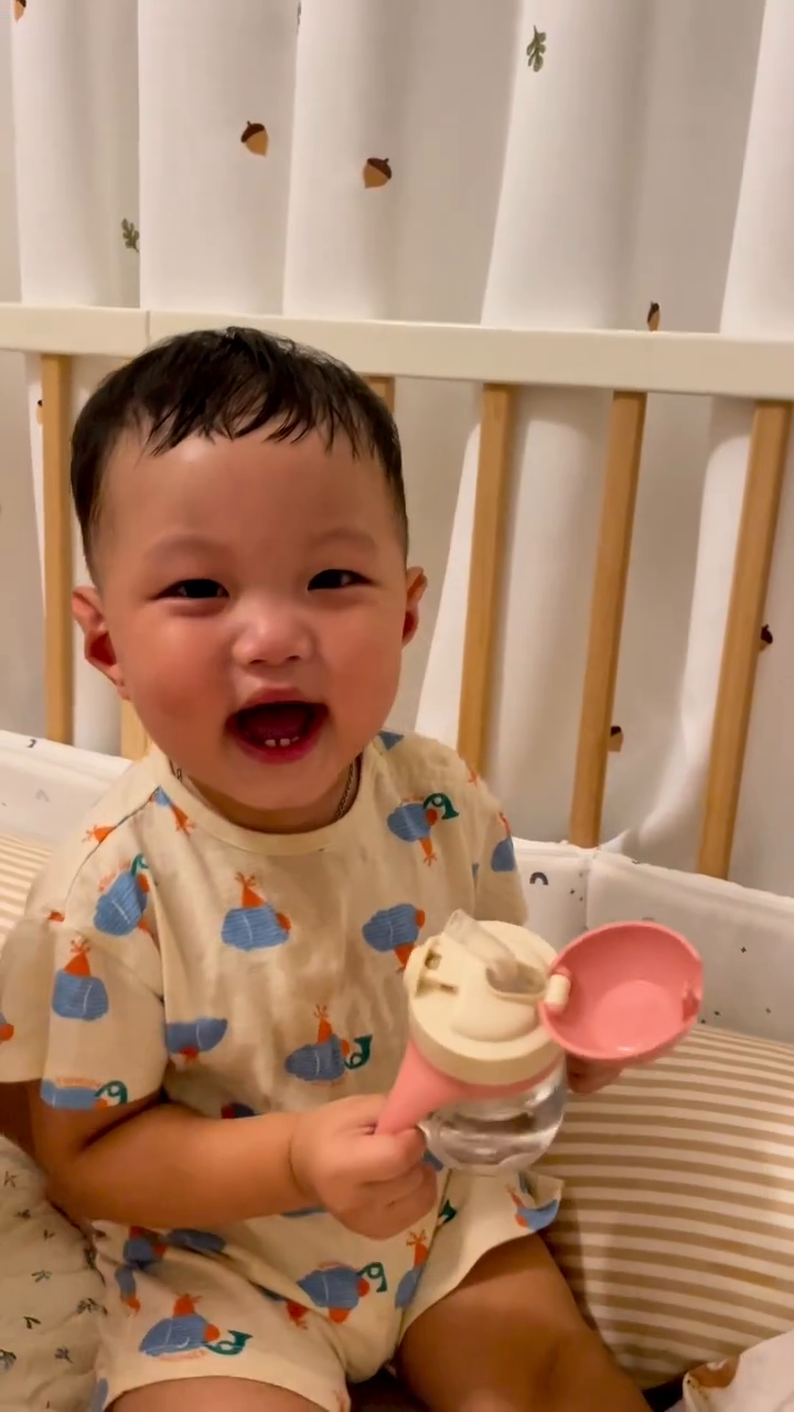 아직도 단순한 소리에 까르르 웃는 22개월 예삐🫢