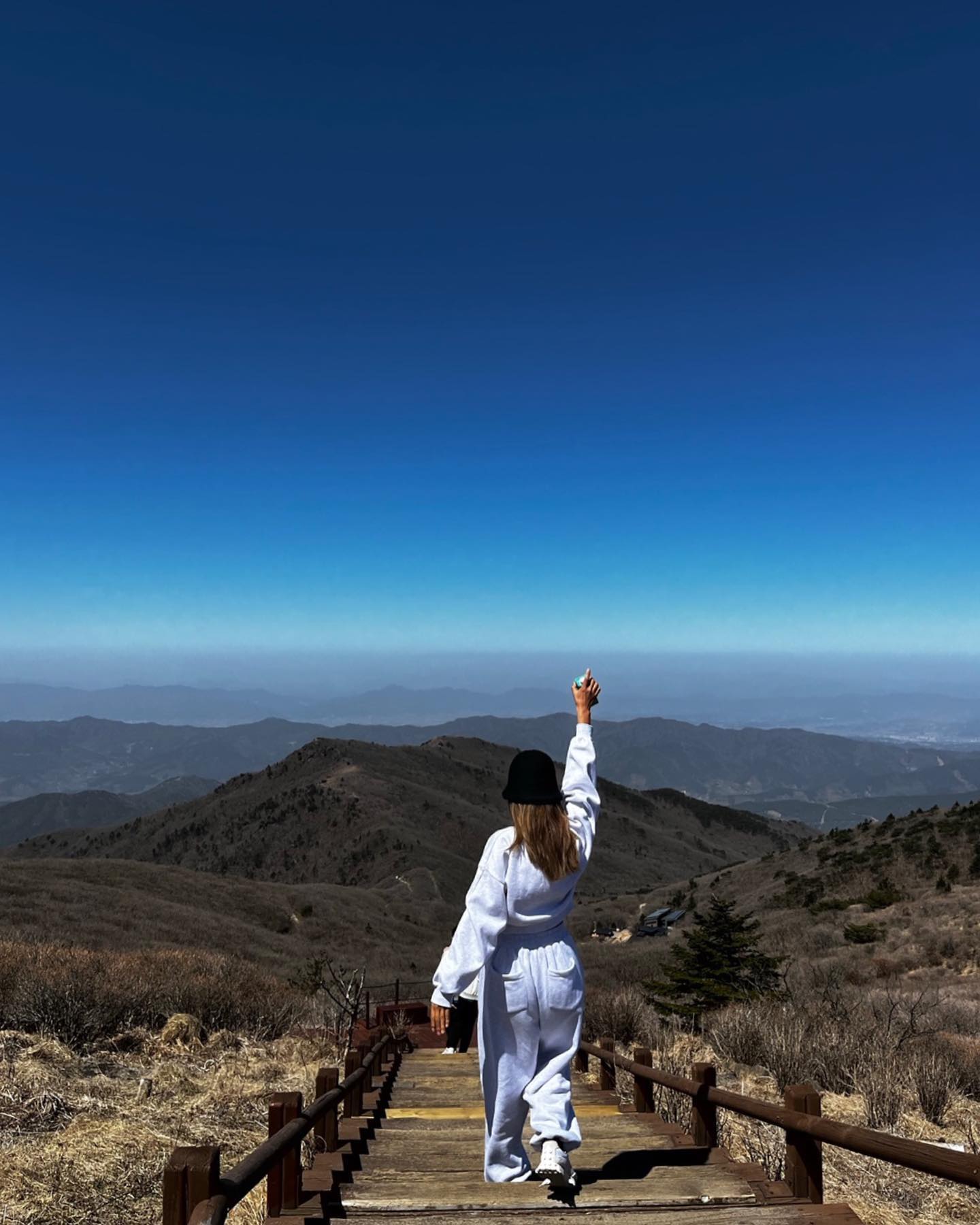오랜만에 #등산
추울 수 있다고 해서
패딩도 들고 갔는데
날씨가 너무 좋아서 짐이 되어버린 ㅎㅎ
이제 자주 등산 가야지🌸

#지리산 #지리산국립공원 #전라도여행 #여행