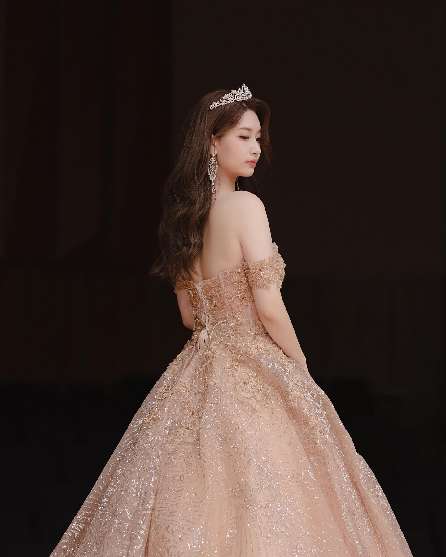 ꒰ঌ(⃔ ⌯’ ‘⌯)⃕໒꒱
졸업연주 스냅 뒤태 모음