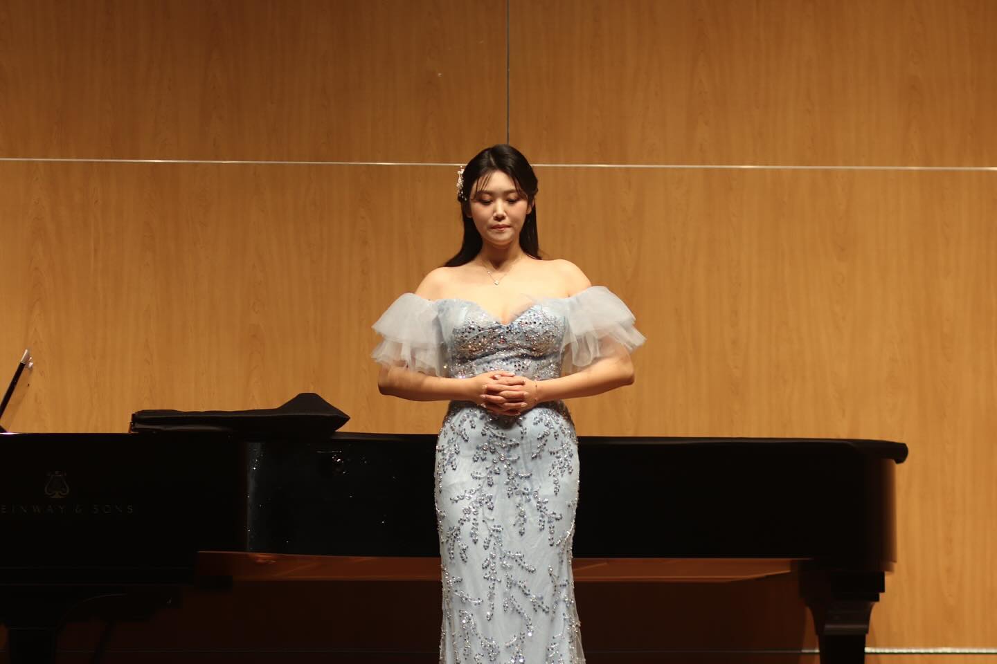 축하해주신 모든 분들 감사합니다. 여러가지 상황 속에서 어려움을 겪었지만 많은 분들의 응원 덕분에 무사히 마무리 할 수 있었습니다! 
그리고 바쁜 와중에도 기꺼이 재능기부 해주신 tae_neung 님 감사합니다 🙇🏻‍♀️