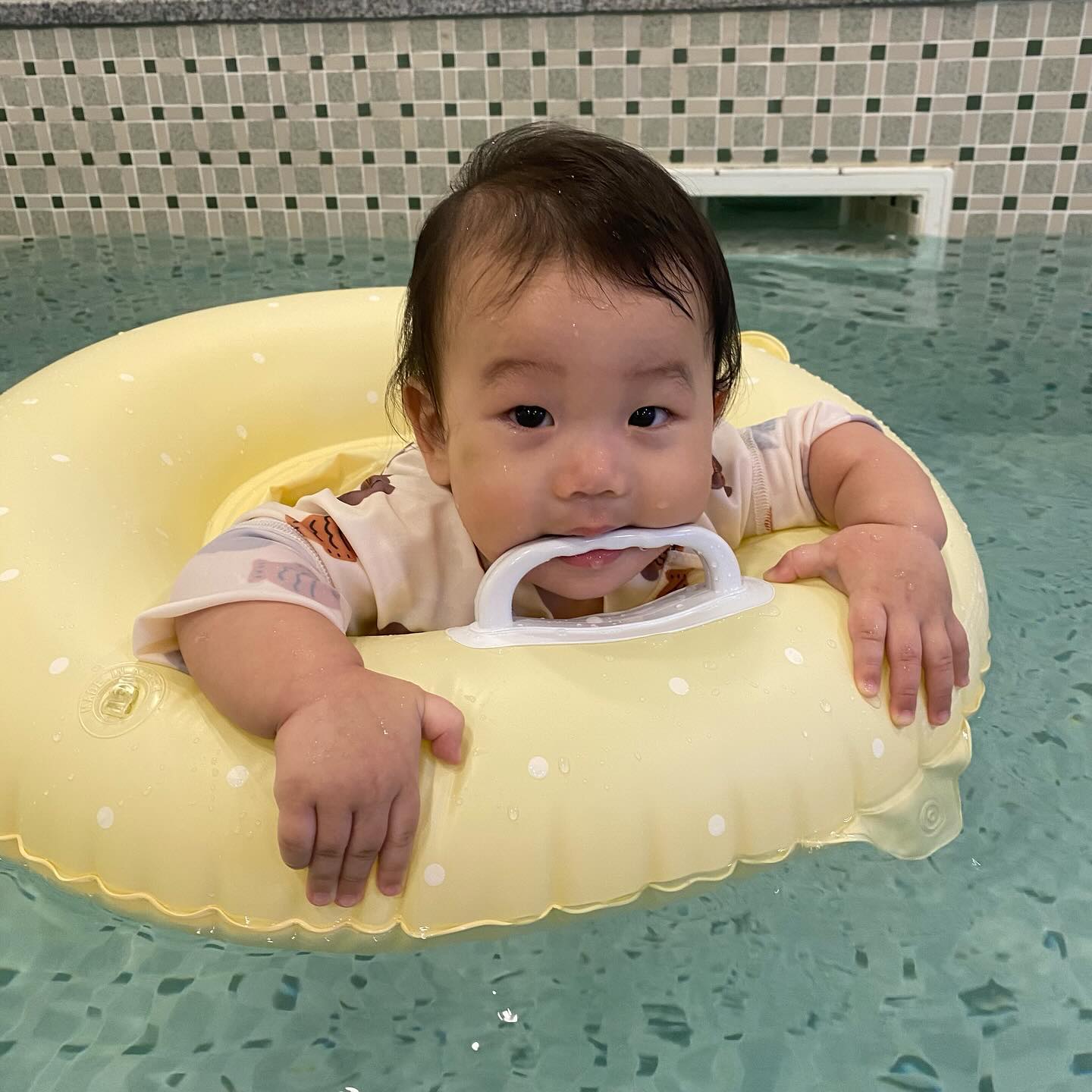토끼띠 친구들이랑 놀풀🛁🫧🫧
늦게간엄마때메 물놀이 못할뻔했는데
적극적인 이모들 말에 시작한 뒤늦은 물놀이😎
안해줬으면 어쩔뻔했어,,,,
이모들쵝오🙌🏻🙌🏻🩷
#여름에는물놀이지 #놀풀서재점 #워터룸 #아기수영장