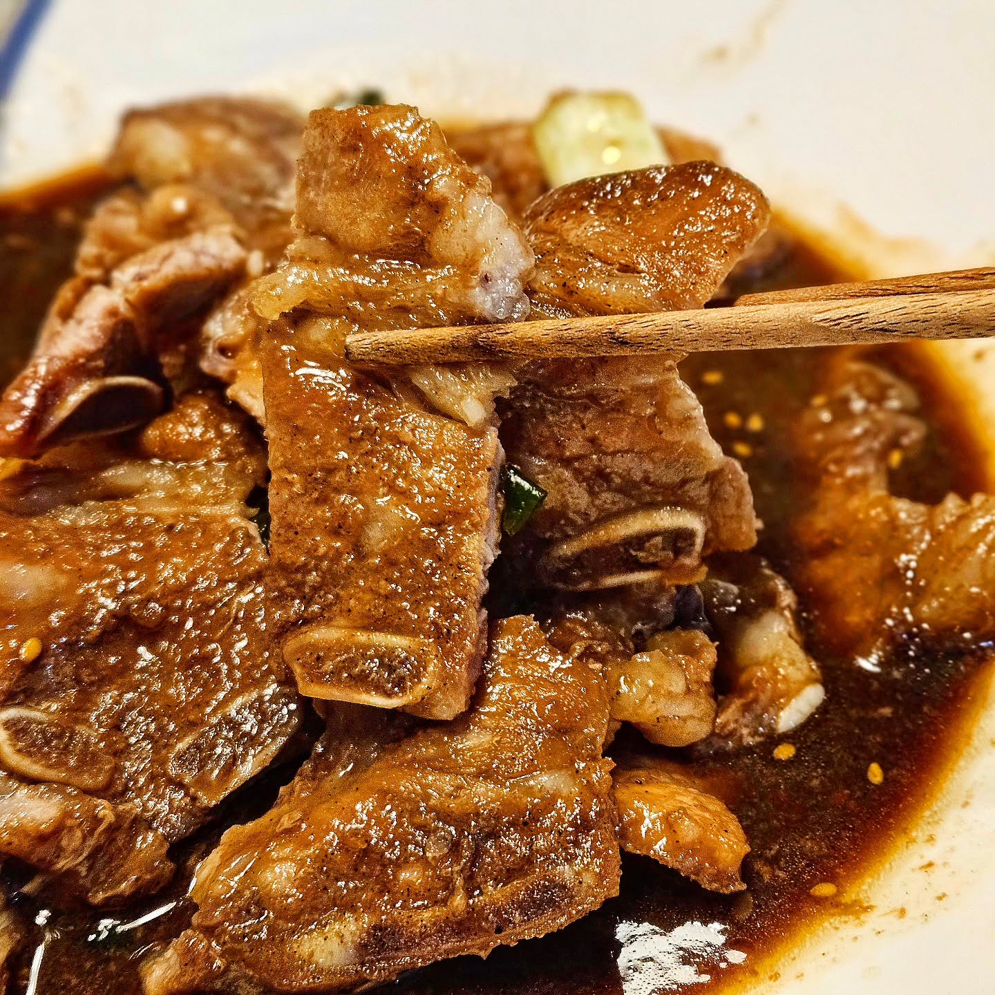 #협찬 단짠단짠 LA갈비 감칠맛 미쳤꼬,,

100% 국내산 한돈 돼지 1등급로 만든 LA갈비!🥩
당일 작업이라 더 신선하게 먹을 수 있어용💓

단짠단짠 감칠맛 양념이 진짜 미쳤꼬
부드러운 고기가 양념에 절여져서
은근 밥도둑 메인반찬임👍

외식의 대명사인 돼지갈비를
이제 집에서도 즐겨보자구요

오프라인 검증 완료 제품이라 믿고 먹을수도 있고
LA갈비 단짠단짠 바로 흡입각해보자고요🔥

seoon__meat 

#서온축산 #밀키트 #한돈 #한돈LA갈비 #영주맛집 #LA갈비 #돼지갈비 #양념돼지갈비 #양념갈비 #돼지양념갈비 #한돈갈비 #고기맛집 
#밀키트맛집 #LA갈비맛집 #운몽_밀키트