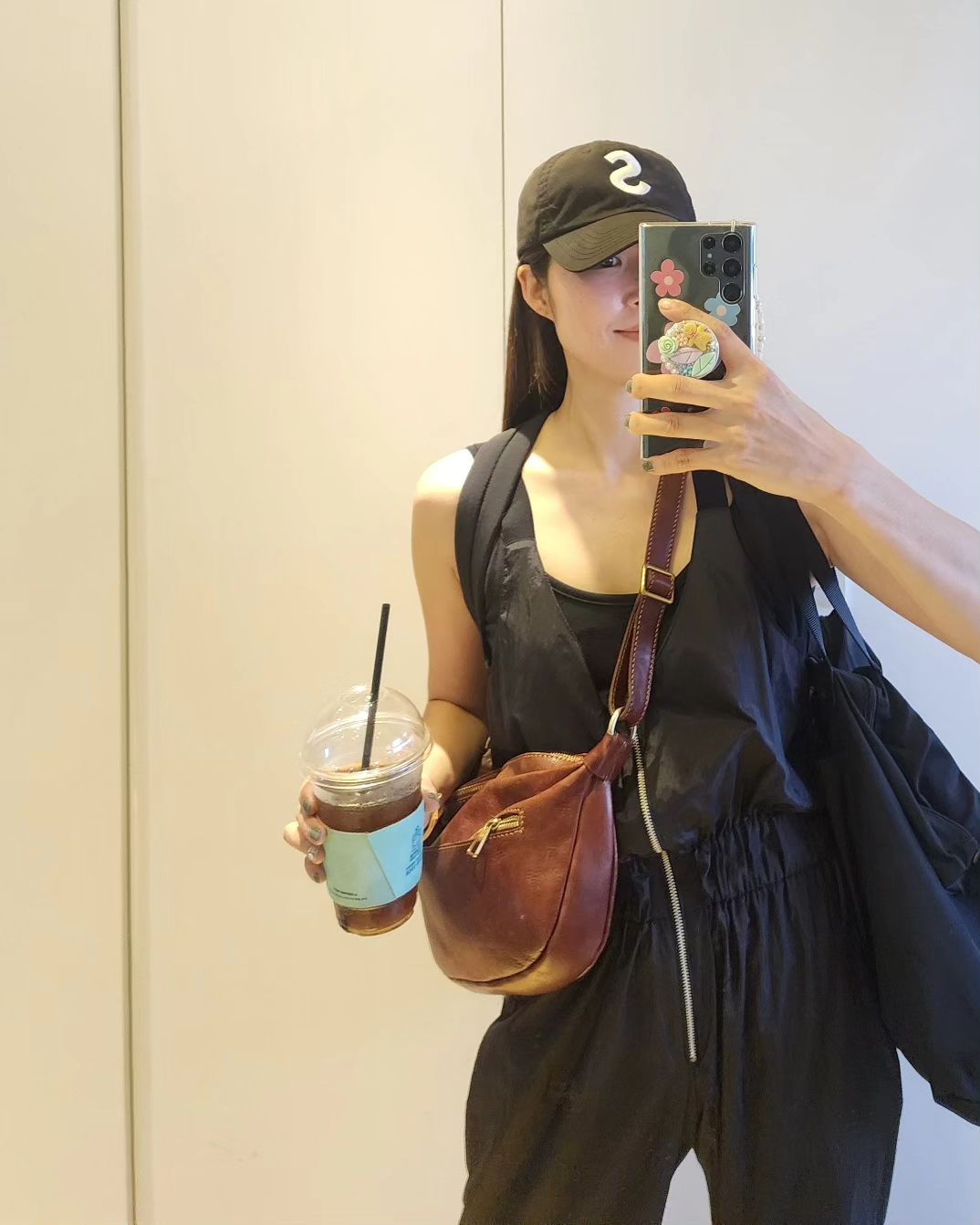어이쿠ㅎㅎ
이번 부산은 비행기로🤣
그래서 뻐팅기다 안가려구ㅎㅎㅎ
근데 초4가 난뤼~~~~~~~~~~~~😱
그래, 따라다닌다할때 다니자.🔥
.
엄마는 4일이나 일을 안하기는 좀그렇다니,
그럼 자기혼자 아빠랑 간데ㅋㅋㅋ
제발...그래주길바랬지만ㅎㅎ아빠가 그건안된데ㅋ
잠깐 좋았다ㅋㅋ
언젠가 아빠랑 둘이도 가보길😍🙏
.
여행갈때 늘 크크셀렉샵에서 빈티지쇼핑ㅋㅋㅋㅋ
빈티지조아!
.
.
.
#부코페
#부산국제코미디페스티벌
#부산여행
