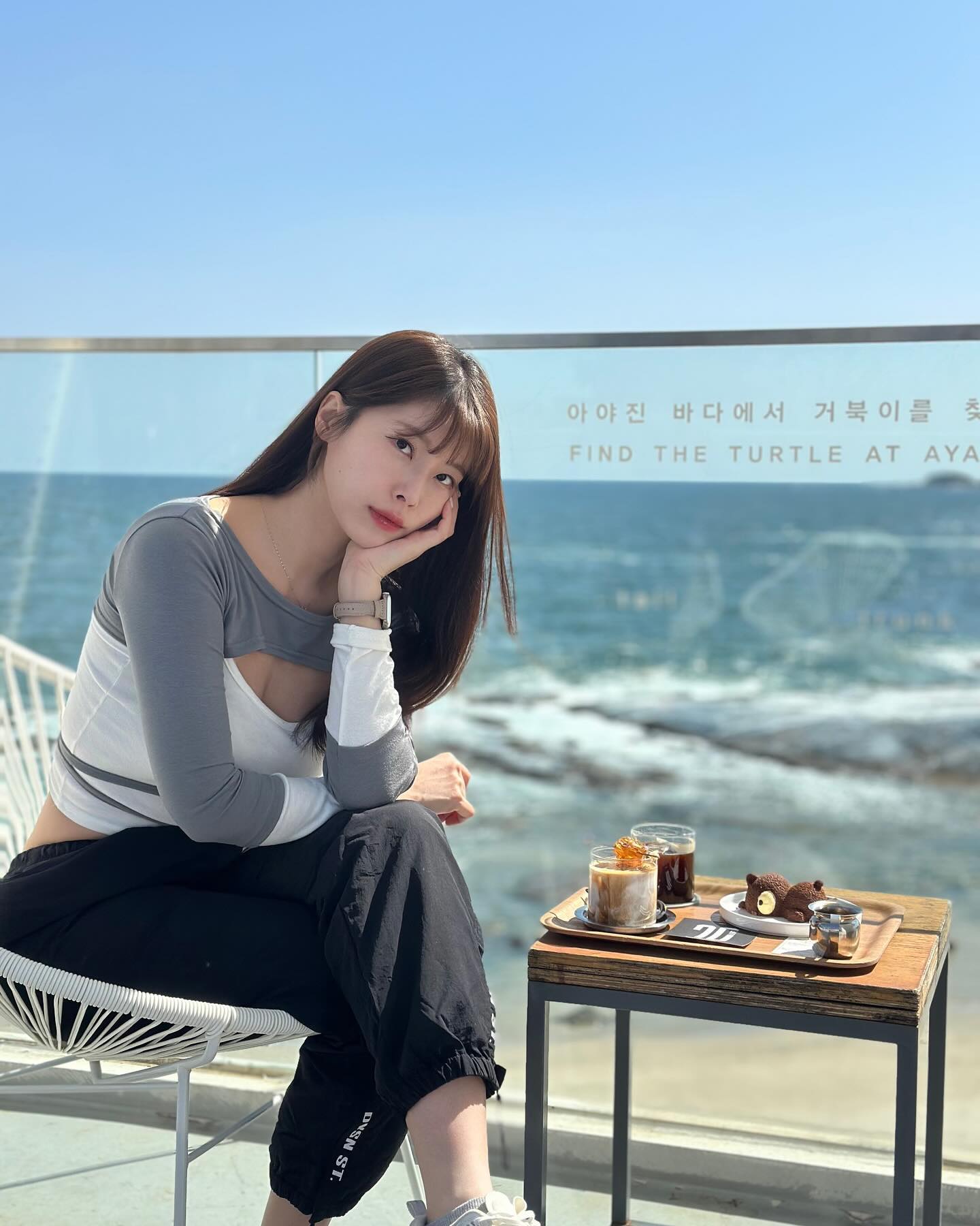 바다가 다치면?
아야!🌊

👚Top byuldam2 
.
#아야진해변 #별을담다 #고성카페 #고성여행 #고성맛집