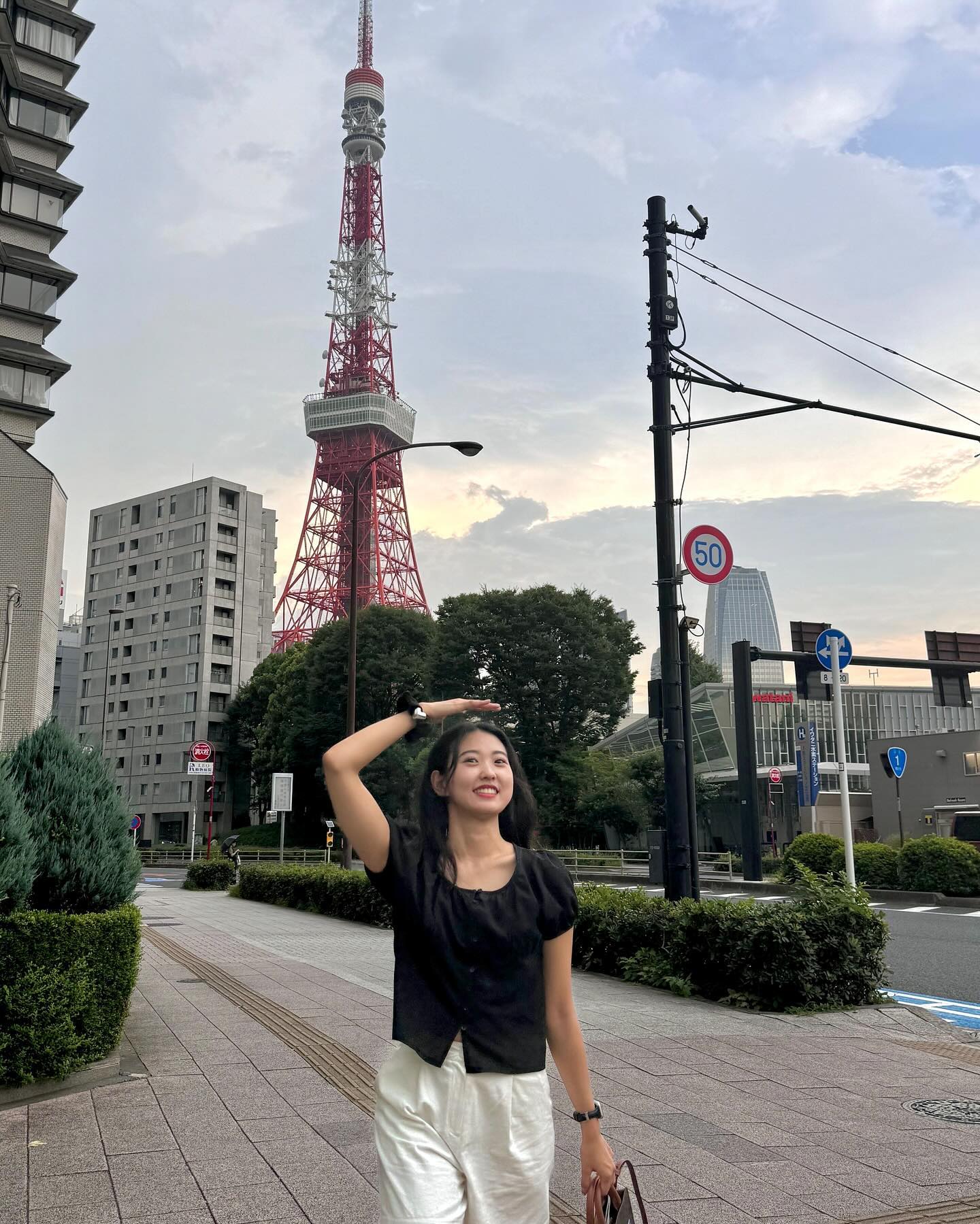 🗼☀️🌙