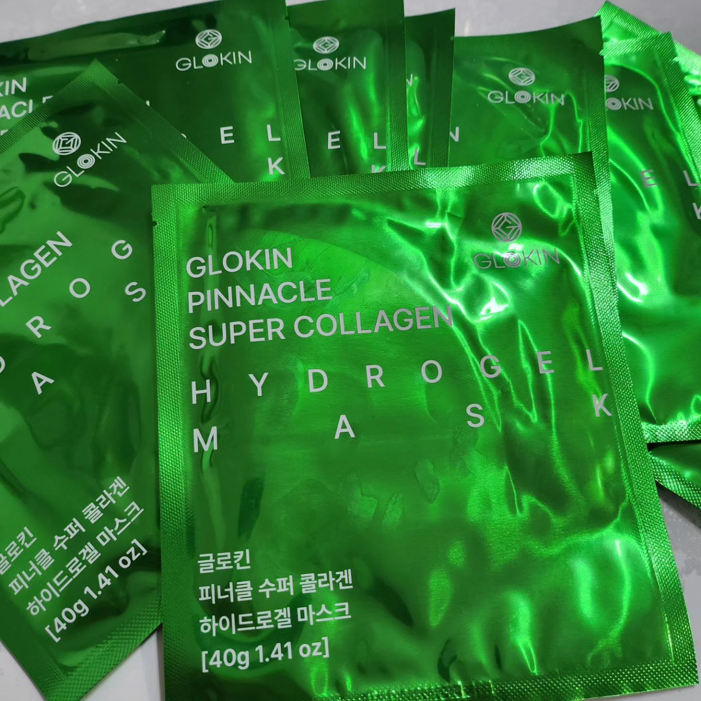 #챌린저스랜선대회 glokin_daily #수퍼콜라겐 #수면팩 #글로킨 #콜라겐마스크
처음 사용해보는 제품
하이드로겔 마스크가 얼굴에 착 감기고
하얗던 마스크가 투명해져서 피부로 흡수된것을 
눈으로 확인 할 수 있어요.
높은 흡수율과 깊은 침투율로
피부 탄력과 보습을 챙겨준다니
넘 좋은데요.
꾸준히 써봐야겠어요♡