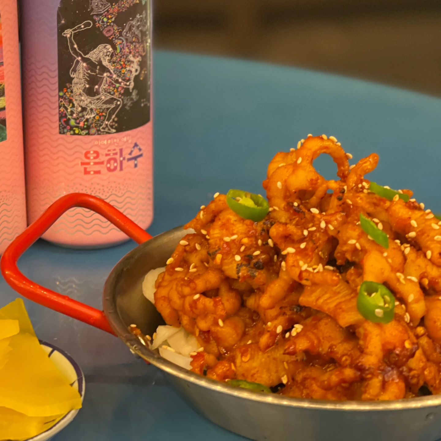 2월 12일 월요일
남해구판장 11시부터 오후8시까지 영업합니다.
저희 남해구판장은 오후4시가 되면 닭발과 닭강정 메뉴가
추가됩니다.
라면과 떡볶이 유부초밥을 많이드시지만 구판장 닭발과
닭강정을 드셔보셨던 분들은 다시 두가지 음식을 드시기
위해  찾아주십니다.
직접만든 소스로 맛있게 불향을 입힌 닭발과
아이들도 좋아하는 새콤달콤 닭강정 맛보러 오세요
오후시간이 아니더라도 시간여유를 가지고 주문해 주시면
즉시 조리해드리겠습니다.
연휴마지막날, 안전운전 하세요