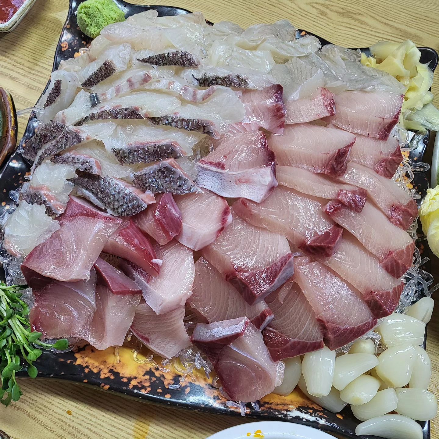가성비최고 #만원수산 #주엽맛집 #주엽역맛집 #다투모일산 #일산맛집 #일산횟집 #주엽횟집 #대방어 #돔 #광어 #산낙지 #오징어구이 #서더리탕 #주엽오마카세 #오마카세 #회식 #먹스타그램 #먹스타맞팔 #맛스타그램 #맛집스타그램 #fff #f4f #juyeop #ilsan #koreanfood #koreanseafood #seafood #rawfish