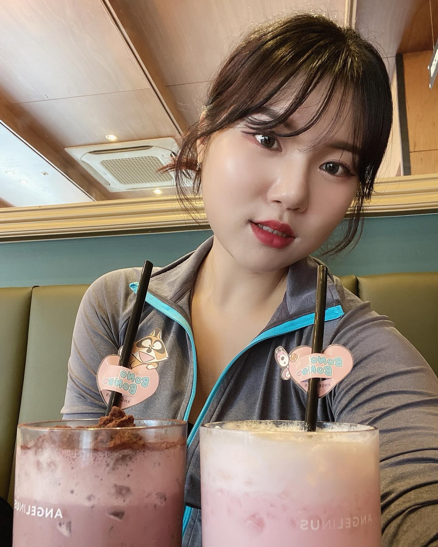 #협찬

가을 시즈널 저격 ‘엔제리너스X보노보노’ 🩵
엔제리너스에서 보노보노 캐릭터의 특성을 살린 가을 시즈널 저격 음료를 출시했어요 ◡̎ 
🩵보노보노 민트초코라떼-보노보노의 대표 색상인 하늘색을 연상케하는 민트 베이스에 초코 시럽을 더해 달콤함을 더한 라떼
🩷포로리 레드빈라떼-포로리의 대표 색상인 분홍색을 연상케하고, 할매니얼을 겨냥한 달콤고소한 팥의 풍미를 살린 라떼
🤎너부리 초코고구마라떼-너부리의 대표 색상인 갈색을 연상케하는 초코베이스에 너부리가 좋아하는 고구마맛을 가미한 라떼
저는 함미입맛이라 포로리와 너부리를 선택했습니다 !
여러분의 최애는 누구인가요~?
귀여워서 더 맛있는 건 기분 탓일까요 😆
엔제리너스 공식 인스타그램에서( angelinus_coffee ) 보노보노 콜라보 이벤트도 진행하고 있으니 참여해보세요 ! 무려 경품이 에어팟 프로와 다이슨 에어랩이래요 ~ 🫢

📍서울 강남구 선릉로86길 31 지상 1층 104, 104-1호
⏰07:00 - 02:00
  L.O 01:50
🧾포로리 레드빈라떼 6,300
  너부리 초코고구마라떼 6,300 

#엔제리너스 #엔제리너스보노보노 #엔제리너스콜라보 #엔제리너스신제품 #커피메뉴추천 #카페추천 #엔제리너스메뉴 #커피 #아이스커피 #보노보노민트초코라떼 #포로리레드빈라떼 #너부리고구마초코라떼
⠀⠀⠀⠀⠀⠀⠀⠀⠀⠀⠀⠀⠀⠀⠀