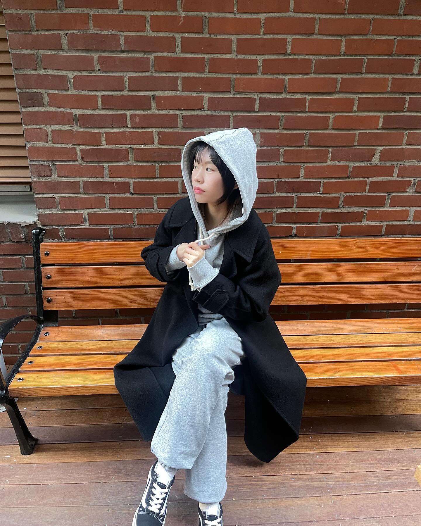 #광고 편하게 코트랑 셋업👕👖🧦

i.m_mmunippuni 

✔️깔끔한 로고 패치

✔️후드가 쳐지는 핏이 아니라서 너무 예뻐요!

✔️조거팬츠 시보리도 짱짱

✔️전체적으로 퀄리티 gooood⭐️

자주 입는 후드 셋업 갑자기 추워진 날씨에 코트랑 매치해 봤어요🫠

저는 내일 출근이지만.. 다들 연휴 잘 보내세요~!

#패션브랜드 #뮤니프로젝트  #MMUNIPROJECT #PPUNI #후드코디 #후드셋업 #조거팬츠 #후드티추천 #후드코트 #코트코디 #셋업코디 #후드티코디 #후드티추천 #패션계정 #코디추천 #직장인코디룩 #직장인코디 #20대코디 #30대코디