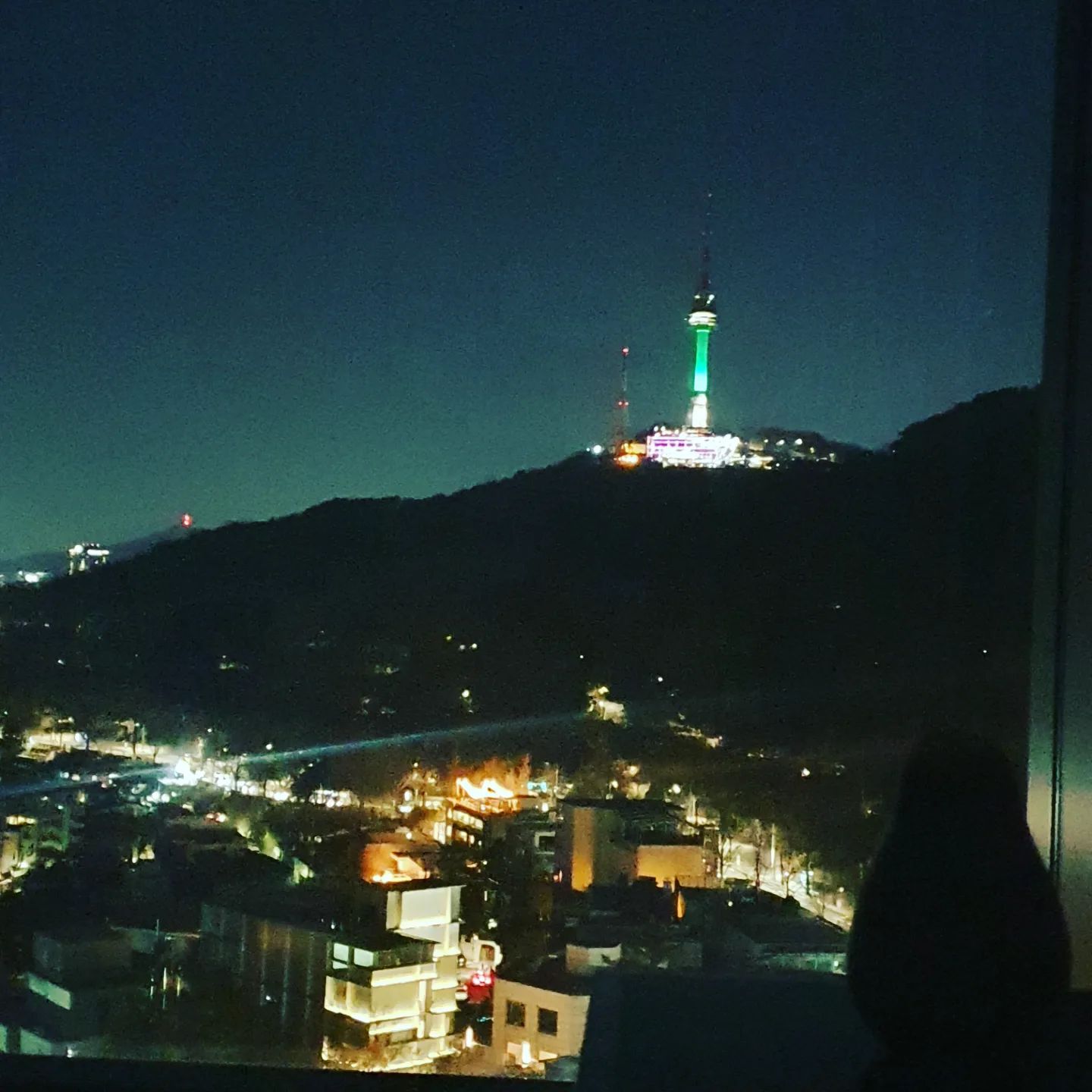 나가기도 구찮..
룸서비스 시켜 저녁해결하고 폭신한 침대에 누우니 야경이 행복지수 폭팔하게하네😆
.
.
.
.
#결혼기념일 #호캉스 #갈비탕 #그랜드하얏트서울 #서울야경 #야경스타그램 #야경맛집 #편하다 #편안한시간 #여유로운삶 #너무좋다 #신혼놀이 #신혼일기 #1주년 #1주년기념 #신랑아고마워 #우리신랑사랑해 #우리신랑최고👍 #사랑해 #사랑둥이 #사랑받는여자 #지금처럼만 #너랑결혼하길참잘했다 #주말여유 #주말스타그램 #주말나들이 #선팔맞팔 #선팔하면맞팔
