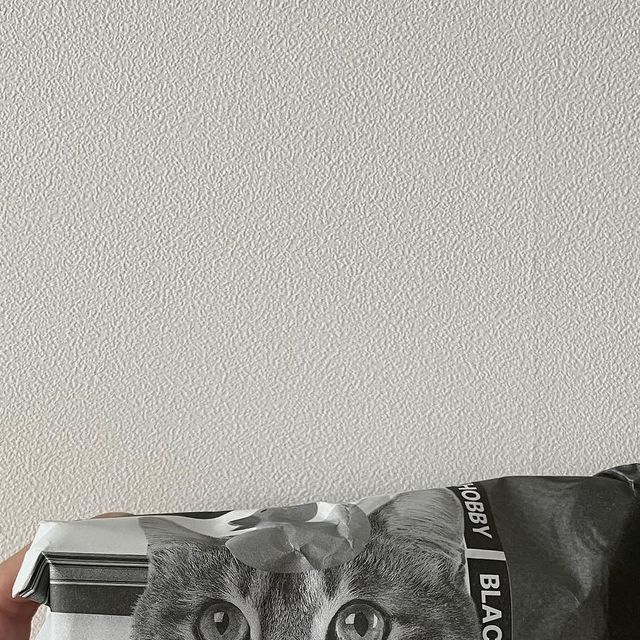 權彩潤 on Instagram: "#ad @blackhobby_official BLACK HOBBY | Woody soap 시원한 우디향과 꽃향, 그리고 비누향의 조합으로 계속 맡고 싶은 ,, 🫧 외출할 때뿐만 아니라 샤워하고 뿌려도 완조니 뽀송뽀송한