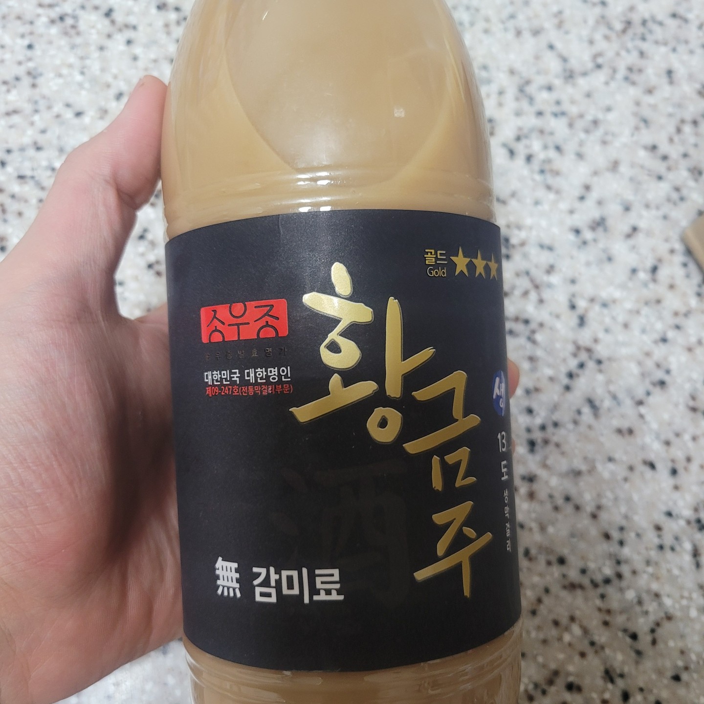 #막걸리추천 #프리미엄막걸리
#명품막걸리 #프리미엄막걸리추천
#황금주 #송우종황금주 #송우종명가막걸리 #송우종막걸리

송우종명가의 전통 막걸리는 대한명인 제 20-01호로 선정된 송우종 명인이 직접 빚은 특별한 술

 https://smartstore.naver.com/songuj
이번에 개설한 스토어인데 해당제품말고도 다른제품도 마셔보고싶음

- 지도 : https://naver.me/5cTyM5NM
- 홈페이지 : www.송우종.kr
- 유투브 https://www.youtube.com/watch?v=2xdjogt4AJQ&feature=youtu.be 
- 전화번호 : 061-532-5578, 010-9430-6171

럭셔리막걸리, 프리미엄막걸리, 전통주의 고급화로 물의 함량이 30프로 이하의 고농축막걸리