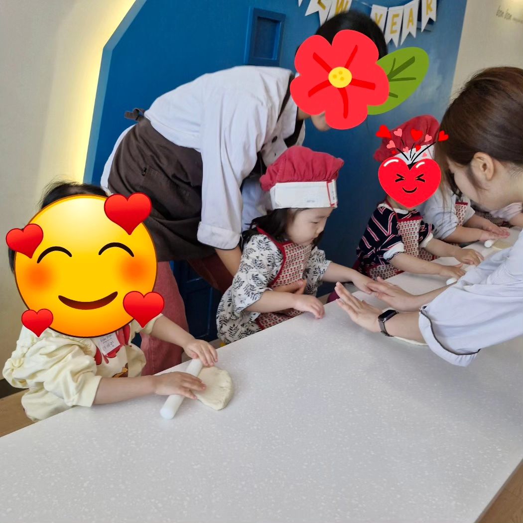 문센 동생이랑 쿠킹 클래스 

열심히 만들고 재밌게 논 

1호

#천안키즈카페 #쿠킹클래스 #다둥이 #청룡쥐띠남매