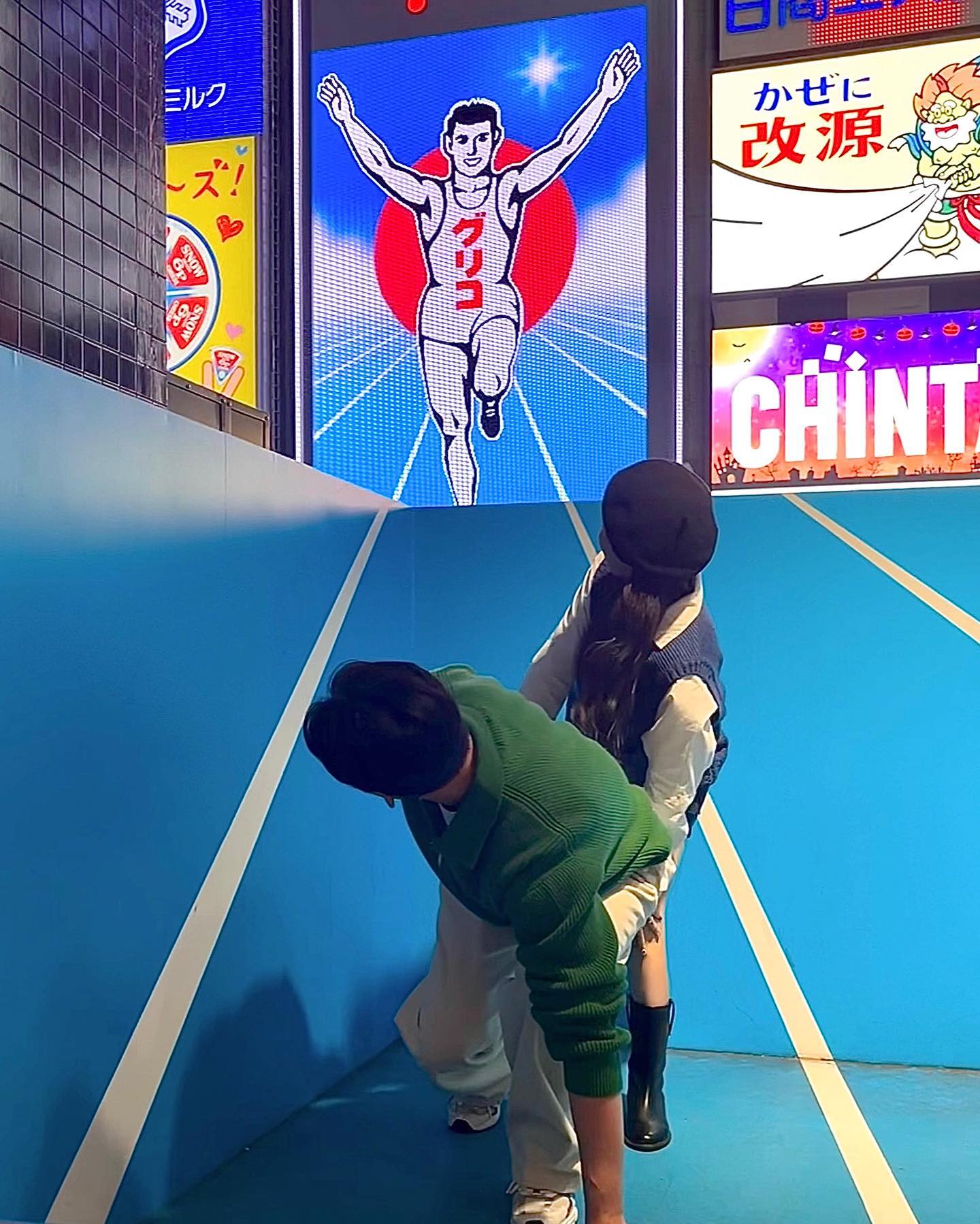 정씨들과 도톤보리 정복하기 🤜🏻🤛🏻(도련..라이브로 화질 날림😂그치만 덕분에 부부샷도 찍음 고마우🤍)#글리코상