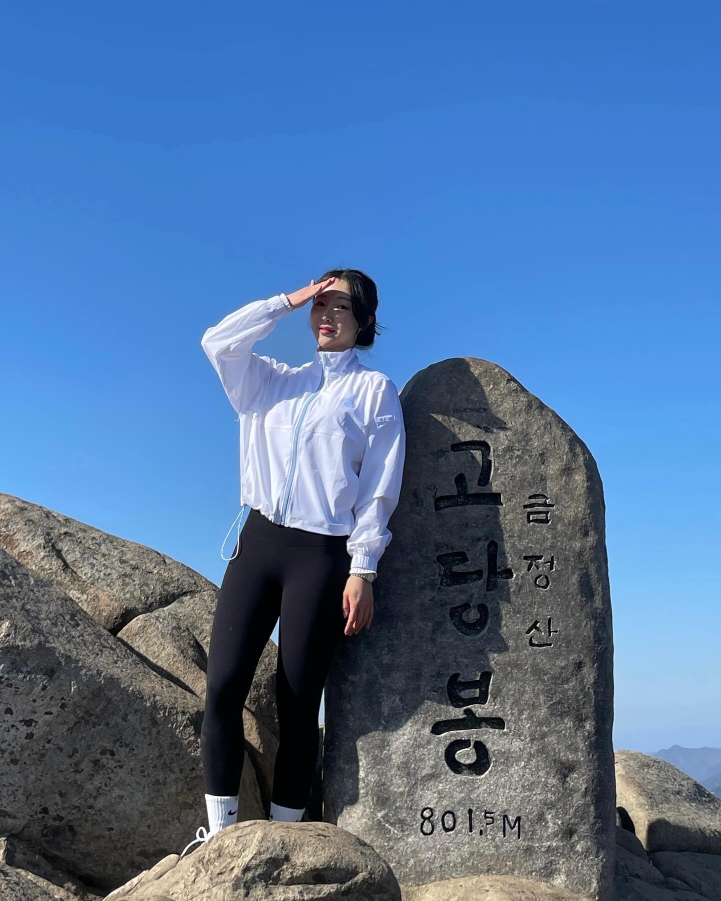 #광고 lazybee.official 

최근 등산을 다녀왔는데 등산처럼 액티비티한 활동시 입기 좋은 집업 래쉬가드가 있어 소개시켜 드리려가져와봤어요💛 
‘레이지비 쿨터치 에어라이트 크롭 래쉬가드‘
물놀이 뿐만 아니라 등산, 헬스 할때에도 입기 너무 좋더라구요!
핏도 엉덩이를 살짝 가려주는 핏에
재질도 너무 부드러워 움직임이 자연스러워 더 좋았어요! 
심지어 UPF+50 자외선 차단에 빠른 건조,
스트레치소재에 항균효과까지..!

오전 11시 전 결제 시 당일 도착도 가능하니
갑자기 필요한 상황이 되어도 당황스럽지 않을것같더라구요💛
앞으로 자주 애용하게 될 레이지비 래쉬가드예요😉
(실수로 지워져 다시 업뎃😁)

#협찬 #레이지비 #LAZYBEE #실내수영복 #운동복추천 #운동복코디 #운동복패션 #래쉬가드 #레시가드 #레쉬가드 #래시가드 #래쉬가드추천 #래쉬가드브랜드 #집업래쉬가드 #크롭래쉬가드 #래쉬가드브랜드 #스포츠웨어 #여성래쉬가드 #여자래쉬가드 #남자래쉬가드 #루즈핏래쉬가드 #오버핏래쉬가드 #수영복 #스윔웨어 #비치웨어 #바캉스룩 #워터파크복장 #온천수영복