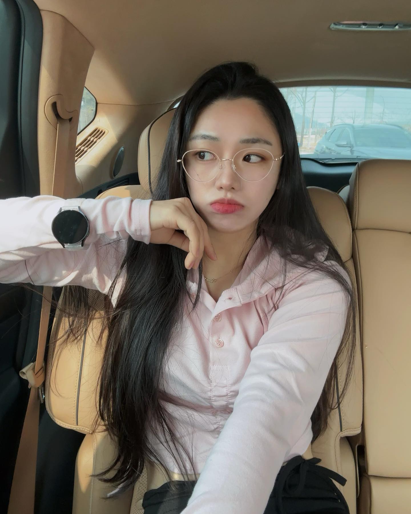 .
나에게 잘 어울릴 수 있도록 최적의 사이즈를 고민하는 브랜드 
134mm_official 🤍

가벼운 무게감에 착용하지 않은 것 같은 편안함 !