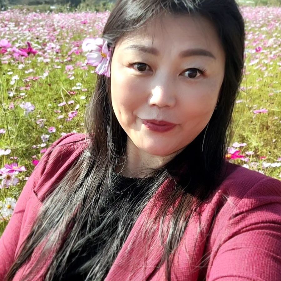 #늦은코스모스 #세종근교코스모스 
#청주근교코스모스 #조천 #코스모스꽃밭 #코스모스한들한들
.
.
올해 코스모스 예쁜 곳이 없었는데
우연히 발견한 늦은 코스모스 ㅋ
이뿌당 혼자 꽃꼽고 광녀? ㅎㅎㅎ