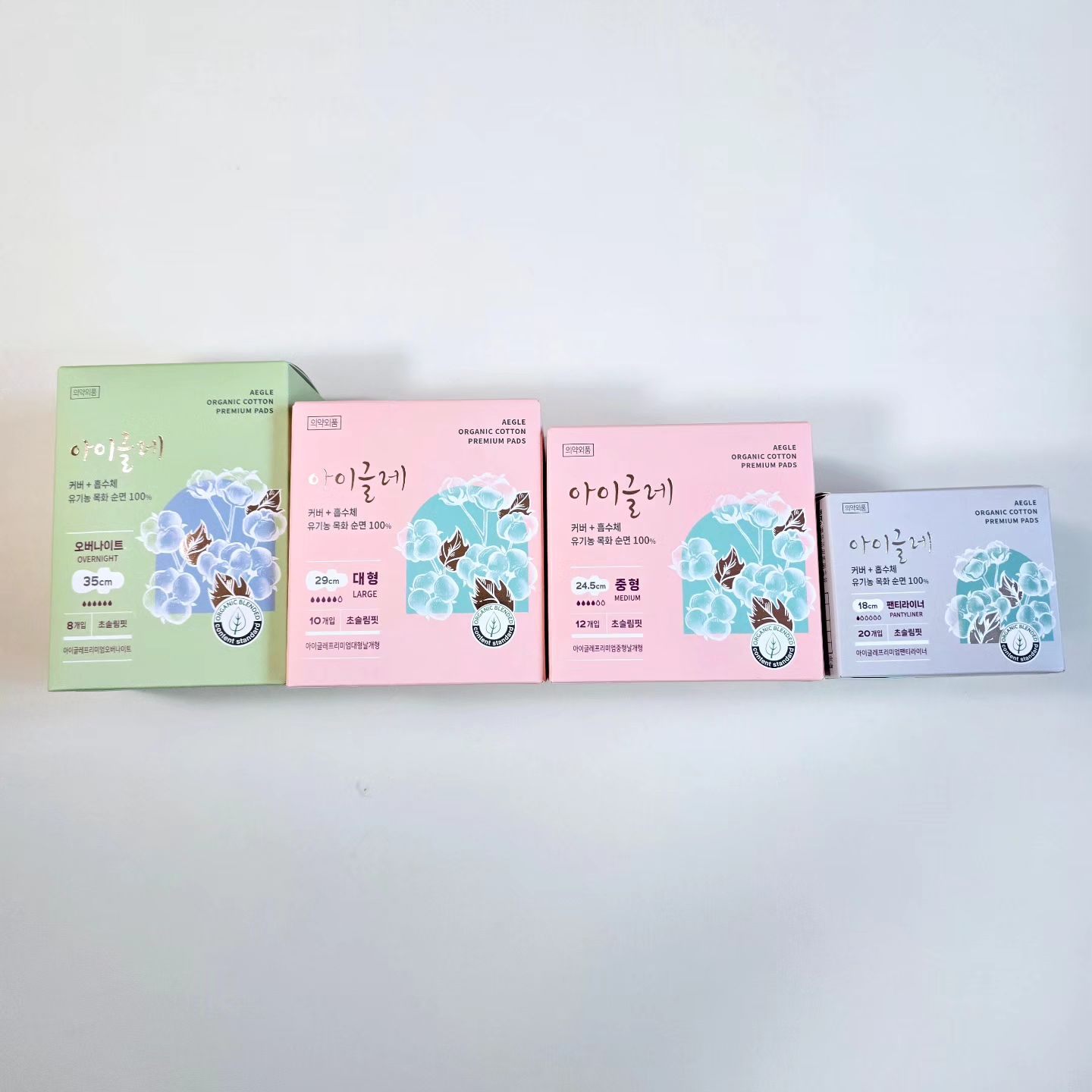 #제품제공
아이글레 유기농 목화순면 생리대
👉 오버나이트, 대형, 중형, 팬티라이너 4종

✔️100% 유기농순면커버
✔️100% 2중 순면 흡수체
✔️안심샘방지라인
✔️4면 완전 밀봉
✔️초슬림핏
✔️피부 저자극 더마테스트에서 최고 등급

소비기한 제조일로부터 36개월까지

👉 흡수력 테스트
준비물 : 중형 사이즈 아이글레 유기농 목화순면 생리대와 일주일치 생리양인 80ml 파란색 물

하나에 일주일치 생리양을 다 붓는게 많게 느껴지는데 일단 부어보고 얼마나 남을지 한번 지켜보도록 해요.

물을 따라줬더니 70ml정도 흡수했어요.
생리양이 많은 날이라도 넘침없이 꽉 잡아줄 수 있어요.

다 쓴 생리대는 돌돌 말아 포장재에 싹 감싸서 버려주면 깔끔!

#베이비템 #목화순면생리대 #목화순면커버생리대 #목화순면팬티라이너 #목화유기농생리대 #유기농오버나이트생리대 #유기농생리대 #유기농중형생리대 #오가닉생리대 #아이글레 #산모병원추천생리대