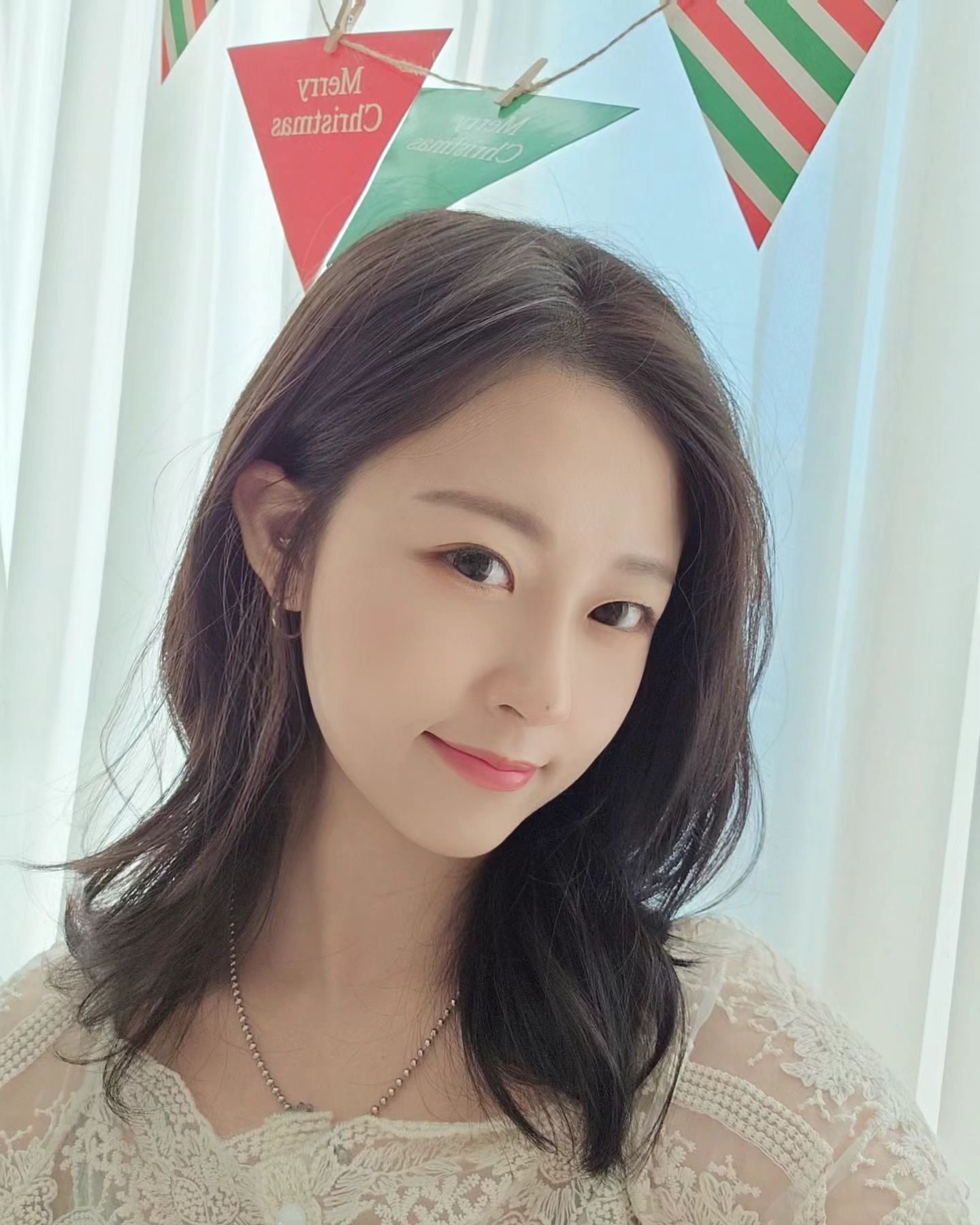 🌷

묭실에서 기분전환

드라이세팅까지 예쁘게 해주셨는데..
집에 오자마자 바로 머리 묶게되는 애둘맘..ㅋ
염색 너무 꼼꼼하게 해주시고
클리닉에 두피보호까지 해주셔서 안따갑고 최고🫶

#예쁘게머리하고
#애들하원하러
#애쉬염색추천
#블로그체험단 
#리안헤어서창2지구
#염색잘하는곳