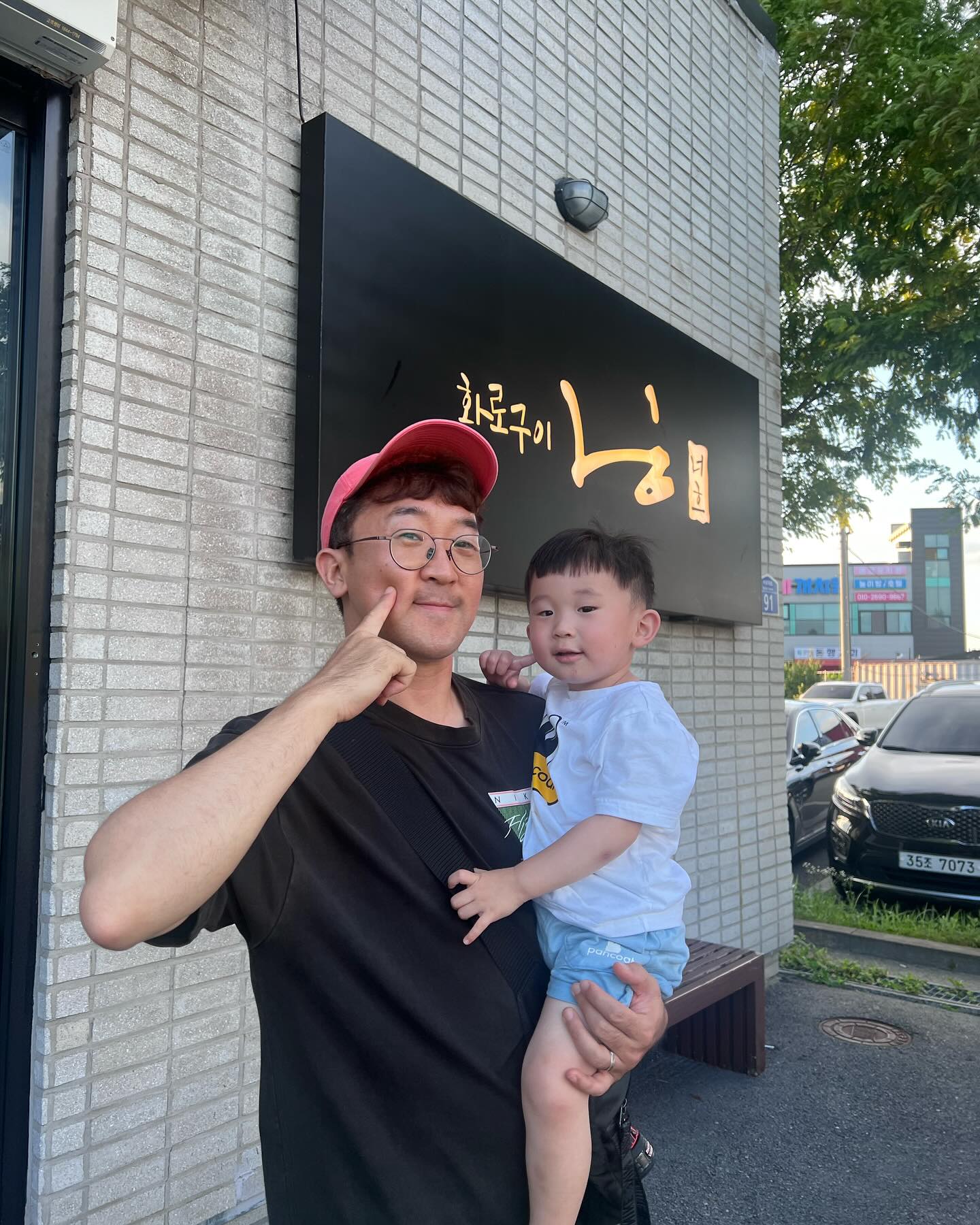 까불이 두 마리와 함께한 주말쓰 🙃

#일상 #주말 #주말데이트 #천안맛집 #육아 #육아소통 #육아맘 #가족 #부부 #부부스타그램 #아들