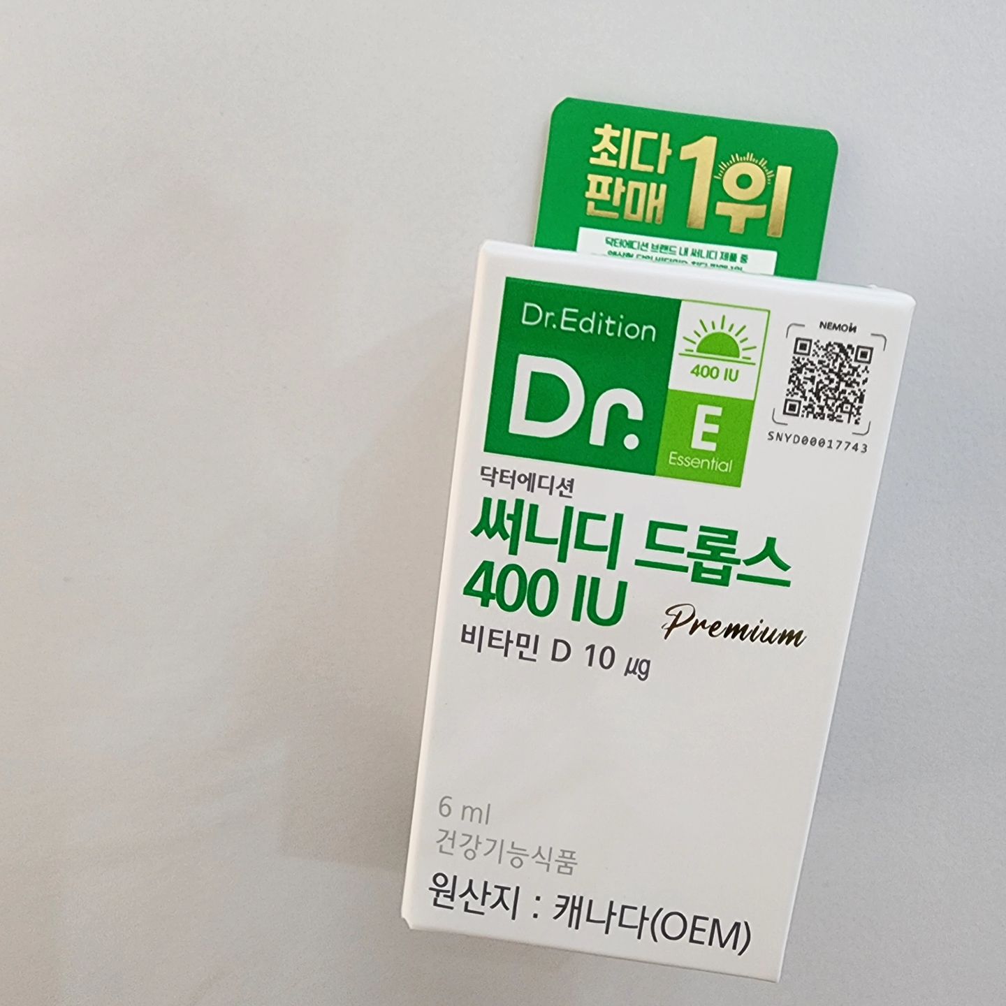 닥터에디션 써니디 드롭스 400IU는 
하루 한번 한방울이면 섭취완료!!

비타민 D는 아기때부터 꼭 챙겨먹이라는 말을
많이 들어서 신경써서 먹여오고 있었는데
이제 더 안심하고 먹일 수 있을 것 같아요❤️

국내최초 유기농 mct오일 적용
비타민 d 드롭스는
농약이나 화학 비료를 전혀 사용하지 않은 
유기농 MCT오일만을 담아 아이도 
안심 섭취 가능해요!

뼈건강에 도움을 준다고 하니
우리 애기들 꼭꼭 챙겨먹여요🧡

한방울이면 되니 한병으로 6개월이 거뜬해요🙋🏻‍♀️
최고최고!

무향,무맛이라 입맛 까다로운 아이들도 
쉽게 먹을 수 있을 것 같아요
우리  설아도 입맛이 까다로운 편이라
안 먹는 것들이 많은데, 처음 먹여볼때
아무맛이 안나😁하면서 잘 먹더라구요!

✔️국내 최초 ‘유기농 MCT 오일’ 적용 비타민D 드롭스
✔️세계적 비타민 원료사 DSM사의 스위스산 
비타민 D 사용
✔️병원 액상형 단일 비타민 D 최다 판매 1위
✔️착색료 및 향료 無 전 성분 오직 2가지
( 무향, 무맛으로 편식 아이도 섭취 용이)
✔️13가지 대표 알러지 유발 물질 배제
✔️유로드로퍼 용기
(하루 한 방울 편리하게 정량 섭취 가능하고 
오염 방지 및 간편한 섭취가능해요)

◼ 섭취 방법 : 병을 거꾸로 잡고 3초정도 
기다리면 한 방울이 떨어져요(사용 전 흔들기×)
액이 나오는 시간이 오래 걸려요


닥터에디션 써니디 드롭스 400IU는 
병원에서 구매 가능해요😚
가까운 병원에 문의해보시고 구매하시길 바래요

-이 글은 업체에서 제품 또는 서비스를 
제공받아 작성된 글입니다-

#닥터에디션 #써니디드롭스 #써니디드롭스 400IU #성장기비타민 D #어린이비타민#어린이영양제
#어린이비타민 D #키즈비타민 D #비타민 D 
#아기비타민 #육아템 #프리미엄영양제