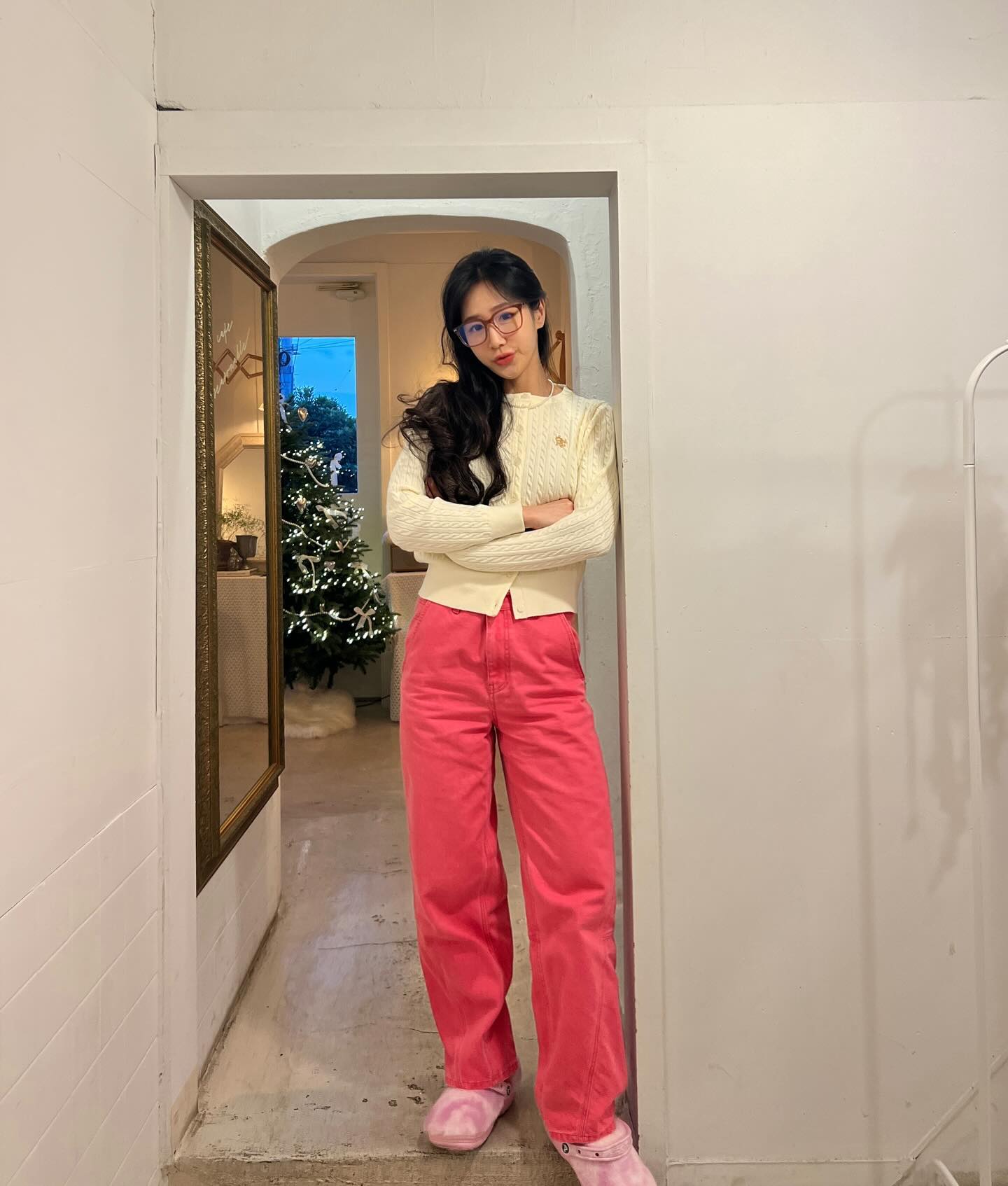 메리 크리스마뜨🎄💚🩷ㅋㅋ 트리 너무 예뿌다🎄🌲💚
작년에는 삿포로에 있었는데에 올해는 그냥 저냥 보내려니 조금 아쉽기도 한 12월24일,,🥶☃️ 생일주간 스따뜨라 이말이에요🥳🎉🎂🎊그나저나 내 양말 왜 확대해두냐아 🍓🧦ㅋㅋㅋ