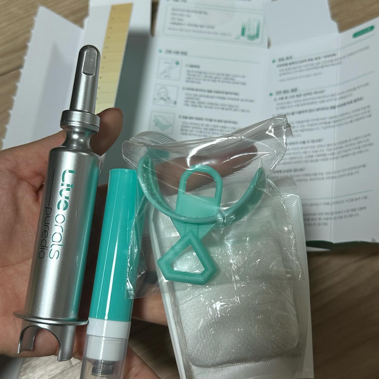 [퓨어다이아-치아미백제]
지인 추천으로 내돈내산 구입하게된 치아 미백제🦷
치과에서 하는 미백케어는 시간내기도 어렵고 비용도 비싼대
이 제품은 갓성비 내리는 가격에 편리한 사용방법까지
확실한 효과를 볼 수 있어서 좋은 제품인 것 같아요ㅎㅎㅎ
추천합니다❤️
#라이브오랄스 #치아미백 #깜짝놀랄가성비 #미백케어 #치아