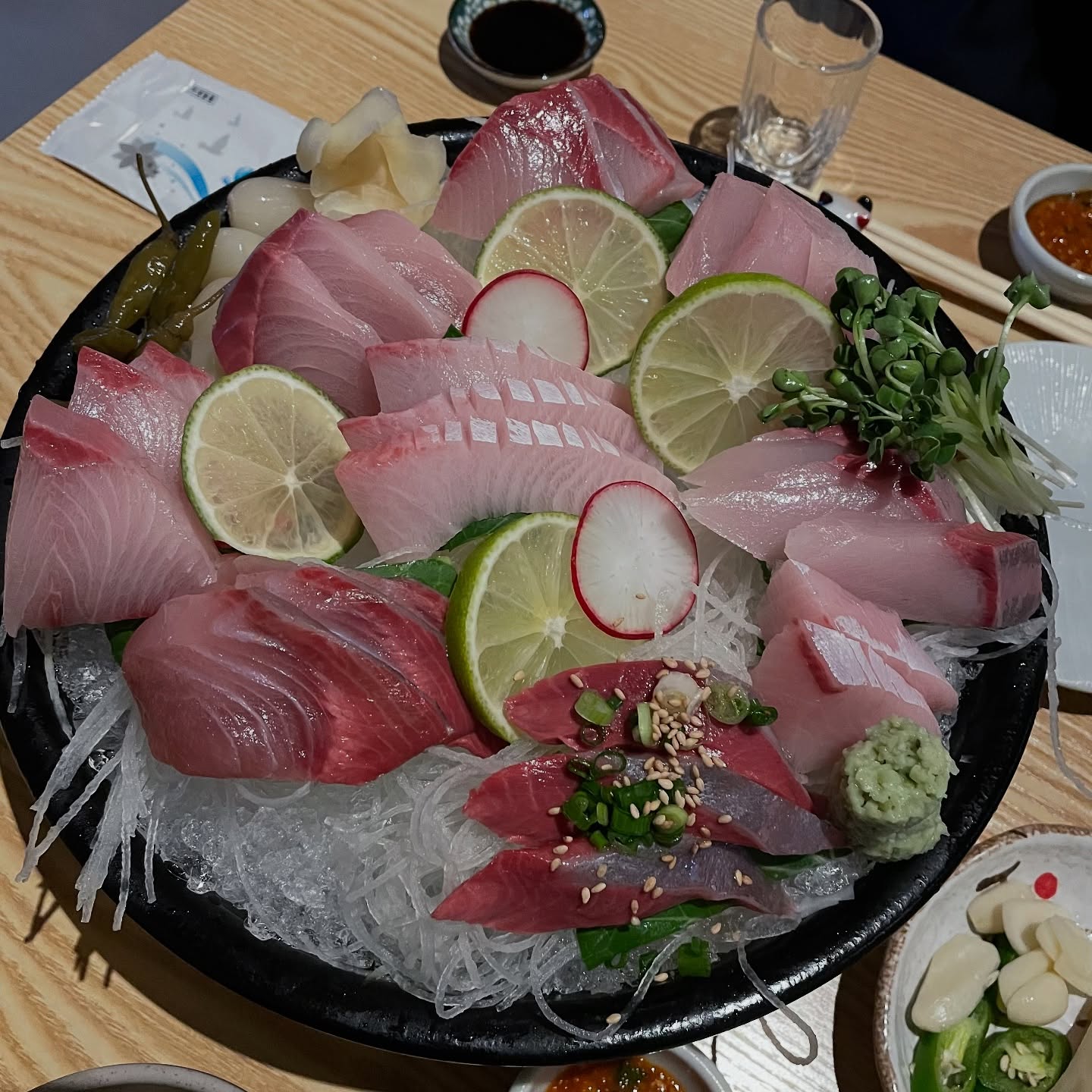 (한줄생략)

📍 서면 사이젠
대방어 철이 돌아오면 생각나는 곳, 사이젠! 🐟
서면에서 신선한 대방어를 제대로 즐길 수 있는 숨은 명소를 찾았어요.
	•	대방어: 살이 통통하게 오른 대방어는 고소함과 감칠맛이 살아있어 입안 가득 겨울 바다를 느끼게 해줍니다. 회 한 점에 생와사비와 간장을 곁들여 먹으니 완벽한 조화! 🥢
	•	사이드 메뉴: 회와 함께 나온 미소된장국과 야채절임까지 정갈하게 준비되어 있어, 한 끼로도 훌륭했어요.

서면에서 신선한 회를 즐기고 싶다면, 사이젠은 꼭 방문해보세요. 겨울철 대방어는 지금이 제철이니까 놓치지 마세요! 🙌

📌 위치: 부산 서면
💬 대방어 한 점과 차가운 사케 한 잔, 이보다 완벽한 겨울 조합이 있을까요?

#서면맛집 #사이젠 #대방어맛집 #부산횟집 #서면일식 #겨울별미 #부산맛집