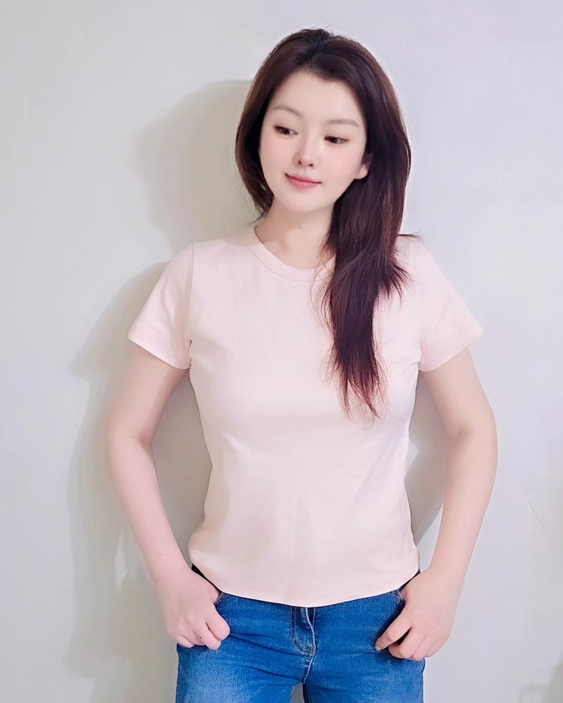 #광고 #스팽스보정캐미 🌸
여름이 가까워오면 옷도 얇아지고
몸매 라인에 더욱 신경쓰이죠~
나이가 드니 다이어트를 해도 
울룩불룩 군살은 피할 수 없더라구요.
이럴 땐 유연한 라인을 만들어주는
스팽스 2.0 보정 캐미 

헐리웃 셀럽들이 선택한 보정 속옷
라인을 매끈하게 만들어주는 스팽스!
이미 제 주변에서도 입소문으로
다들 하나쯤 가지고 있더라고요. 

그 중 제가 오늘 착용한 보정 캐미는
갑갑하지 않은 적당한 보정력으로
복부와 옆구리는 패널 본딩으로 
탄탄하게 받쳐주고, 주변은 스트라이프
패턴이 본딩되어 편안하게 착용할 수 있는데요.
군더더기 없는 디자인으로 여름에도
불룩한 라인 걱정 덜어주는 보정계 명품이랍니다.  

저는 66사이즈로 66반까지 착용하는
S사이즈 선택했구요.
기본 면티, 예쁜 라인이 필요한 니트나
원피스까지 예쁜 허리 만들어주니
자신감 가지고 입게 됐어요.
여름 코디 걱정말고 속부터 예쁜 라인
스팽스 보정캐미로 만들어보세요~ 

#스팽스 #보정속옷 #쉐이퍼 #헐리웃보정속옷 
#개미허리쉐이퍼 #쉐딩쉐이퍼 #백화점보정속옷 
#홈쇼핑보정속옷 #홈앤쇼핑 #면접속옷 #골프속옷 
#365일쉐이퍼 #올데이쉐이퍼 #보정캐미
