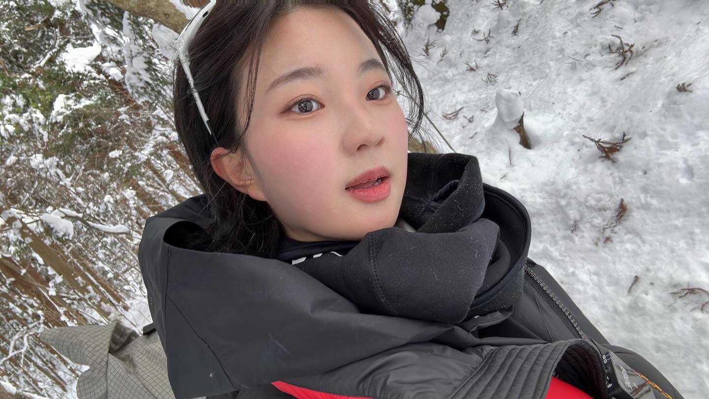 요즘 유행하는 볼터치 아웃도어 레드 에디션 ,,,
🥹🌬️💨 #등산 #hiking #한정판