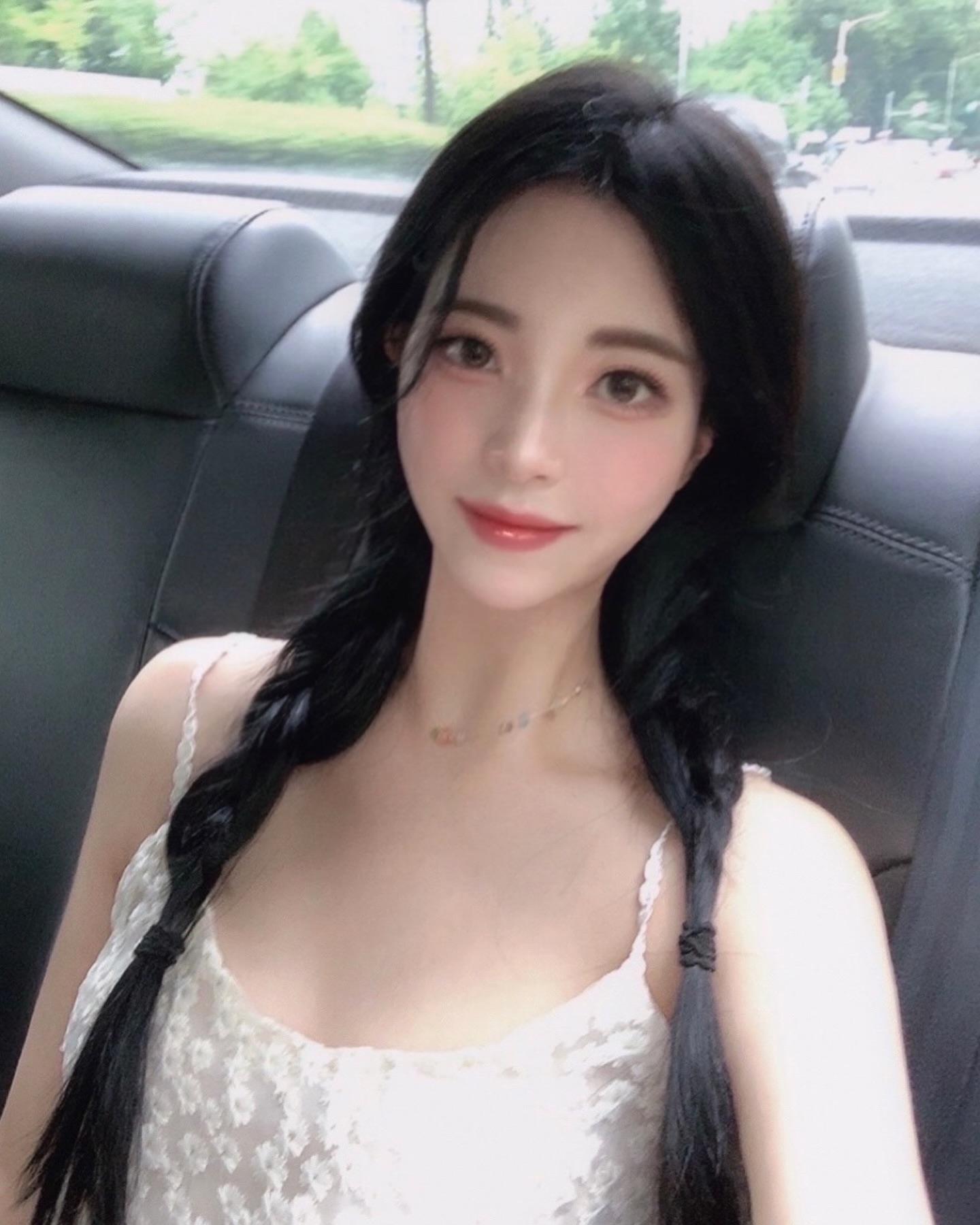 #광고 🍮
제일 좋아하는 #지그재그 에서 전부 2-3만원대로 상의부터 원피스까지 전부 싹-사버리기!🎀🤍
#여름코디 입고 놀러가쟈!!!☀️☀️🏖️
.
[코디룩1] 프렌치오브 아멜리 플라워 뷔스티에 레이어드 여름 나시 블라우스
.
[코디룩2] 로이핏 프릴 홀터넥 쉬폰 미니 원피스
.
[코디룩3] 뮤즈모브 y2k Halterneck Dress Belt Set 
.
[코디룩4] 이프유마인 여름 니팅 배색 단가라 스트라이프 밴딩 오프숄더 
.
.
💫”프로필 링크를 통해 수익이 발생할 경우, 일정금액의 수수료를 받을 수 있습니다 “ 
.
.
.
#코디#여자코디#여름옷