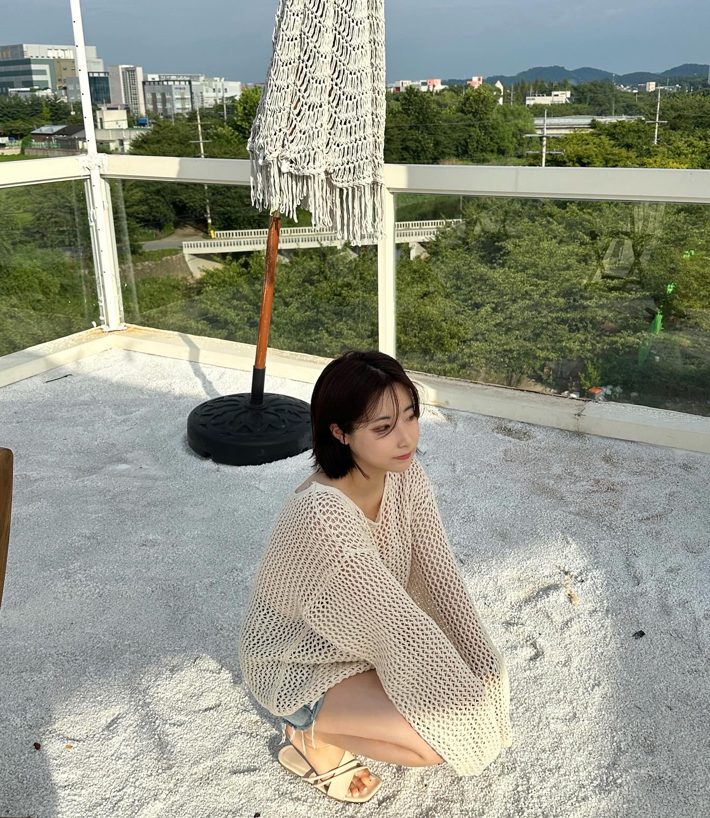 무더위 속 도넛 먹으러 온 대형카페  donasday 
직원이 부드럽고 도넛이 친절해요
.
.
.
.
.
.
.
.
.
#도나스데이 #본점 도넛이 너무 맛있어서 #카페추천 
(⭐️대파도넛,인절미 꼭 드셔보세요❕🍽️) 
✔️Tmi:고양이의 날이라 케이스도 맞춤