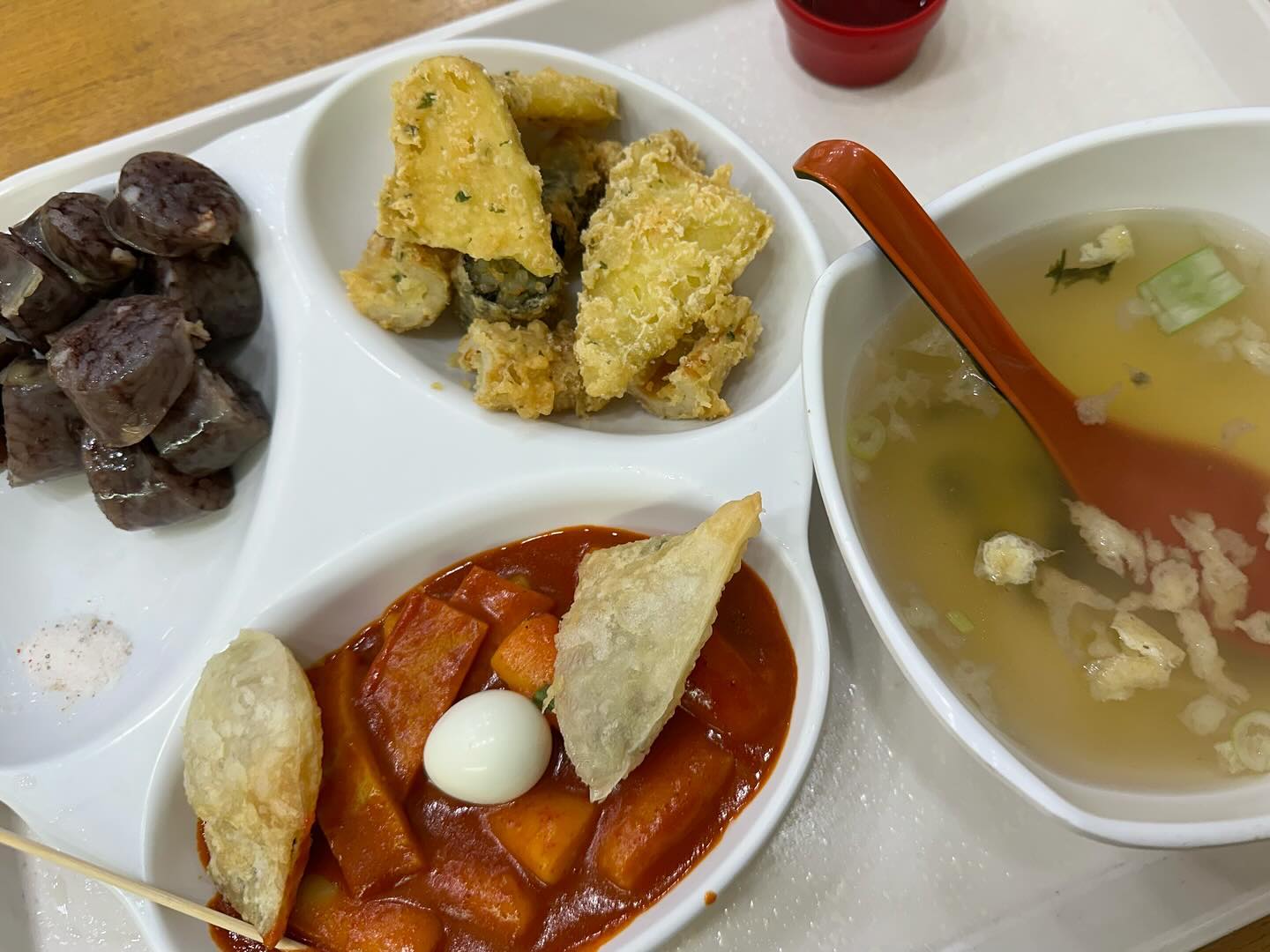 #죠떡 

오랜만에 먹은 죠떡

저녁 약속에서 떡볶이 먹기로 했지만 그새 못참고 점심에 혼죠떡 (혼자 죠떡) 했당

청양맛이 강해서 어렸을 땐 매웠나보다

지금은 끄떡없지롱 !! 오히려 달아 ~.~

죠떡은 튀김이 존맛이다..

 #먹팔 #먹스타그램 #먹스타 #먹스타맞팔 #좋아요 #좋반 #좋아요반사 #팔로우 #선팔 #선팔하면맞팔 #맞팔 #food #foodporn #foodstagram #foodphotography #foodie #사진 #사진스타그램 #음식 #음식스타그램 #likeforlikes #likeforfollow #like4likes