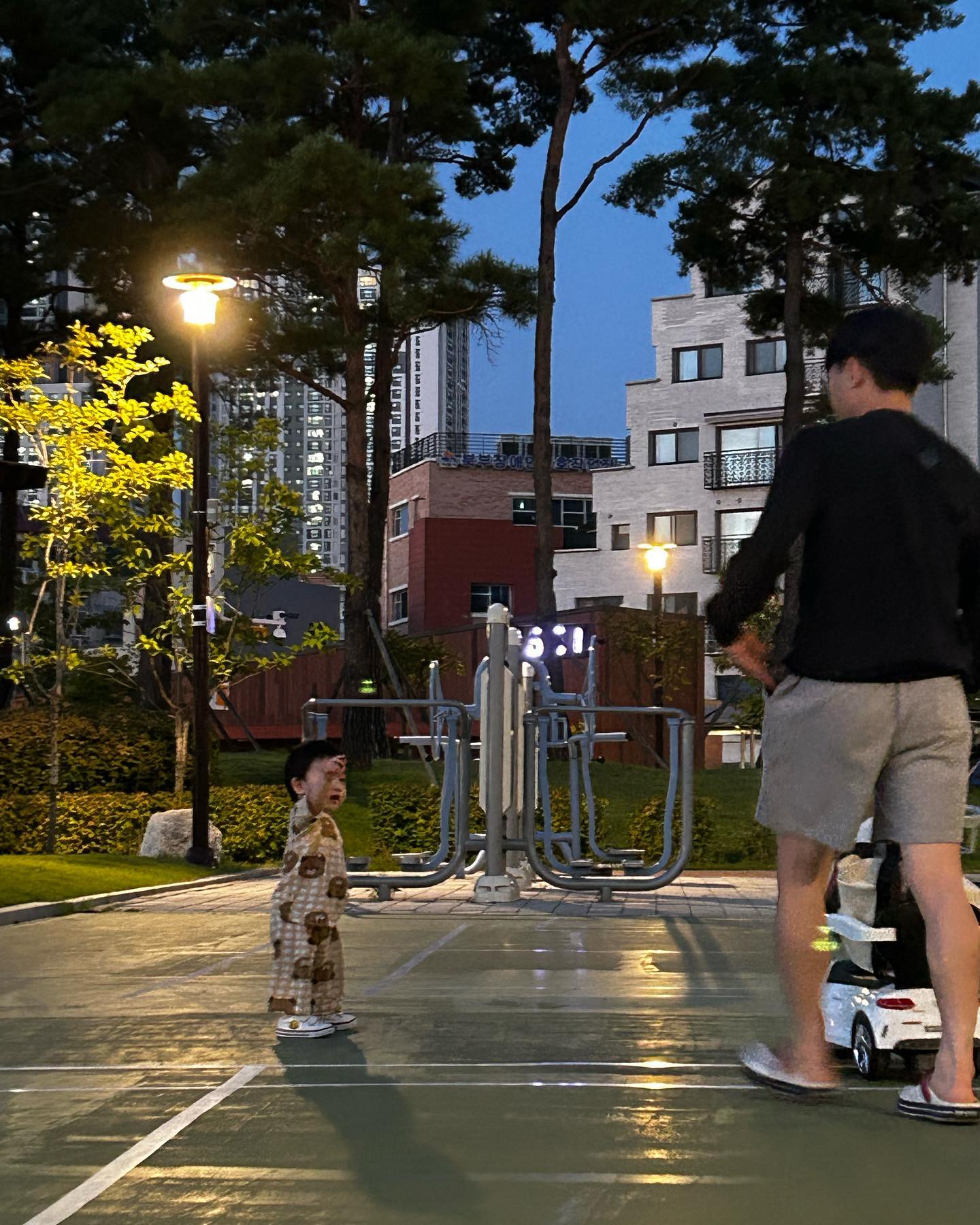 엄마는 승근이가 있어 버텼고,
승근이를 위해 살고 있어
일 하는게 힘들어도 너를 위해서라면
끝나고 산책도 밥도 모든게 힘들지않아
엄마 아빠랑 행복하게만 살아주렴 ❤️❤️