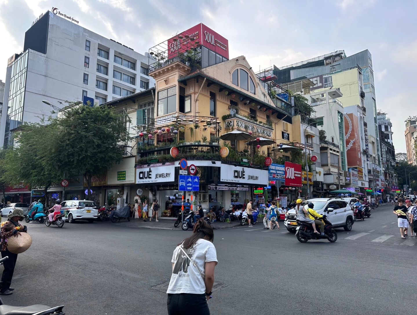 🇻🇳 1일차 

#벤탄시장 #벱메인 #부이비엔거리 #여행자의거리

제일 쪼아하는 두녀성이랑 
첫 해외여행 in 호치민🫶🏻