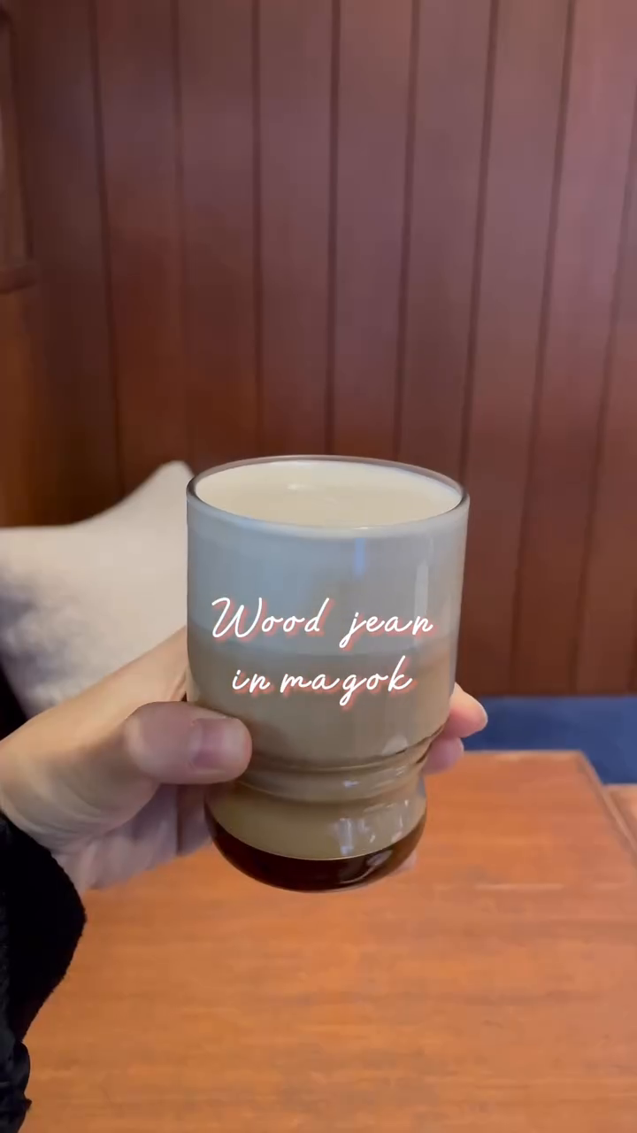 1일1우드진 해도 맛있자냐☕️
원두도 선택할 수 있고
독특한 음료종류도 많고
마곡에 가면 여길 웨안가...무조건이지!
더 추워지기 전에 야외에서 캠핑감성⛺️
⠀
⠀
⠀
📍 서울 강서구 마곡중앙6로 45 카페 우드진
🕑 매일 07:30 ~ 22:00 (주말만 11:00-)
⠀
⠀
우디슈페너 (3.8)
아메리카노 (3.0)
플랫화이트 (3.5)
카페라떼 (3.5)
아몬드라떼 (4.0)
아포가토 (4.0)
피나콜라다에이드 (4.5)
⠀
⠀
#마곡커피 #마곡역맛집 #마곡카페 #우드진 #카페우드진 #커피우드진 #서울식물원카페
⠀