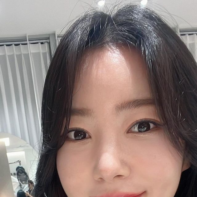  @__sx._.y on Instagram: "#광고 @umez_official 
오랜만에 빌드펌하고 왔어요❣️
시술들어가기 전에 어떤 스타일원하는지 넘나 꼼꼼하게 상담해주시고 설명도 친절하시구☺️💓
무엇보다 유아쌤 손이 빨라서 지루하지않게 금방 시술받을 수 있었슴당
펌하고 머리 부시시해질까봐 걱정했는데 완전 만족❤️❣️

#여자펌#여성펌#레이어드컷#레이어드펌#긴머리레이어드펌#여자긴머리펌#단발펌#단발모즈펌#글램펌#젤리펌#허그펌#글램펌#바디펌#빌드펌#중단발펌#허쉬펌#중단발레이어드펌#매직셋팅#사이드뱅#허쉬컷#강동역미용실#강동구미용실#천호역미용실#천호미용실#송파구미용실#송파미용실#여성헤어모델#여자헤어모델"