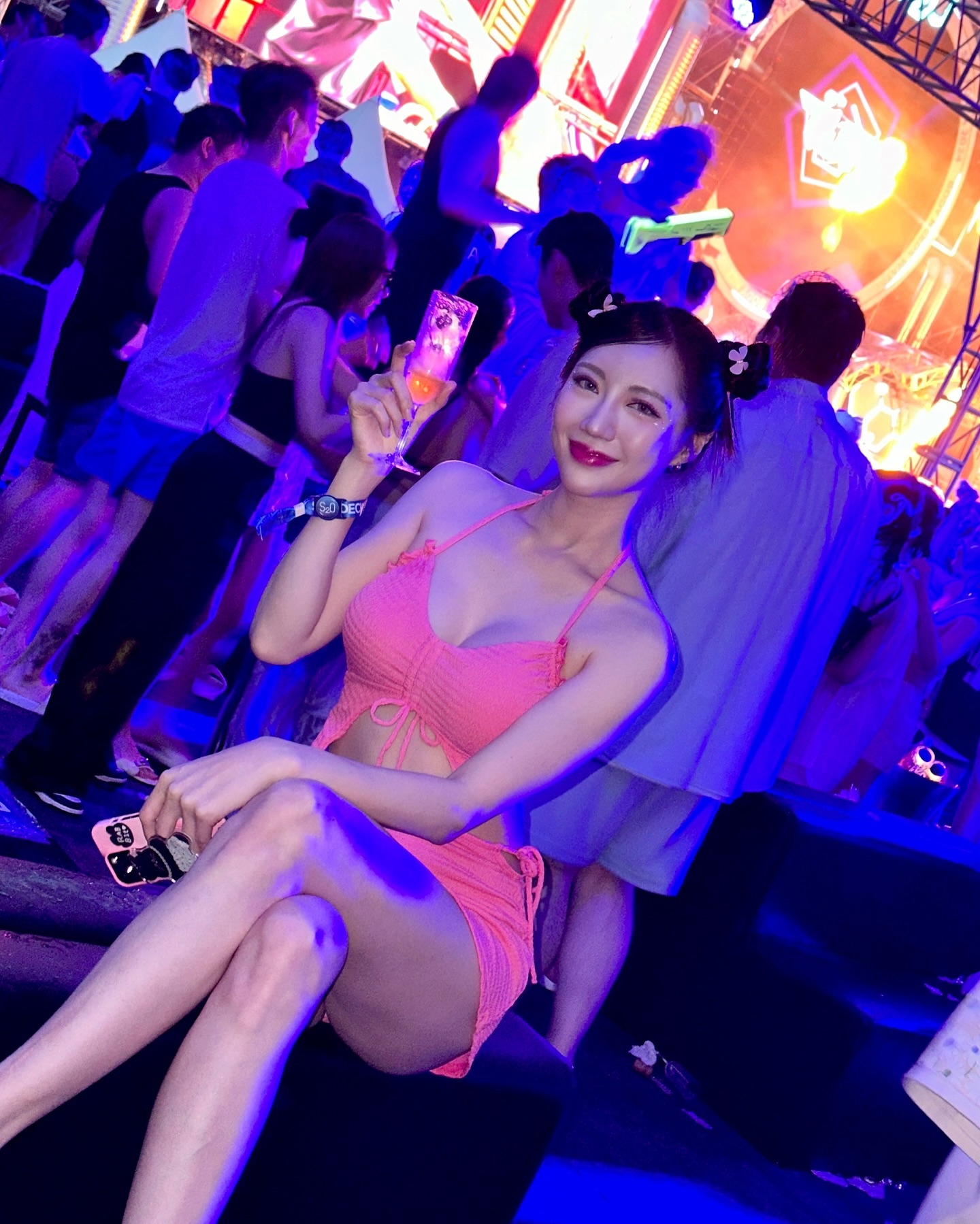조명 때문에 화질구지지만,, 급 가게된 송크란 올해도 역시나 꿀잼이어따💦

#송크란 #송크란뮤직페스티벌 #s2o #페스티벌 #페스티벌룩 #songkran #songkranfestival #festival #페스티벌메이크업